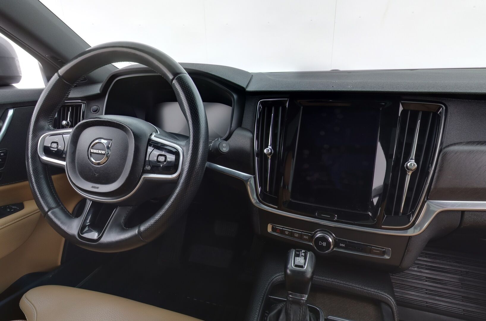 Volvo V90 CROSS COUNTRY 2017 D5 AWD Geartronic Inscription Pro  *Panorama / Konjakkinahat muistilla / Koukku / ACC / Webasto / Kamera / Pilot assist* - Webasto / Pilot Assist / Panorama / Koukku / P-kamera / Sporttipenkki Muistilla / 2x renkaat / Apple&Android / KeylessGo