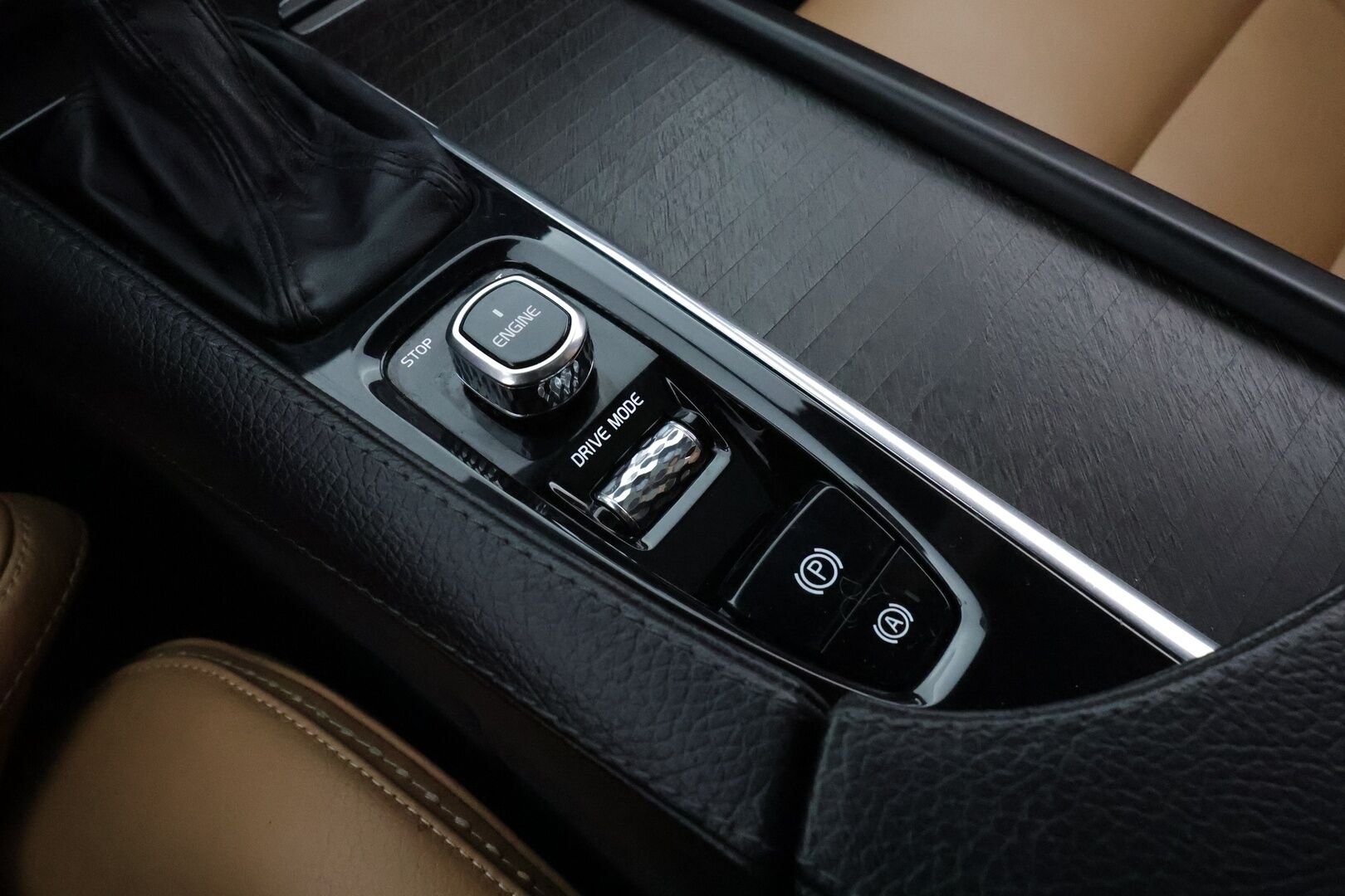 Volvo V90 CROSS COUNTRY 2017 D5 AWD Geartronic Inscription Pro  *Panorama / Konjakkinahat muistilla / Koukku / ACC / Webasto / Kamera / Pilot assist* - Webasto / Pilot Assist / Panorama / Koukku / P-kamera / Sporttipenkki Muistilla / 2x renkaat / Apple&Android / KeylessGo