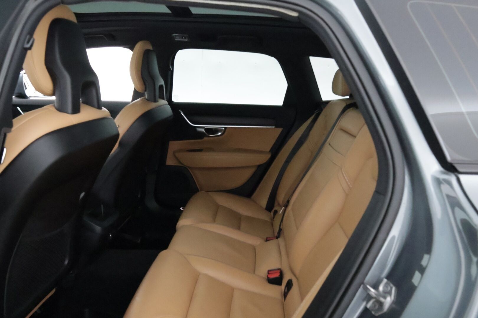 Volvo V90 CROSS COUNTRY 2017 D5 AWD Geartronic Inscription Pro  *Panorama / Konjakkinahat muistilla / Koukku / ACC / Webasto / Kamera / Pilot assist* - Webasto / Pilot Assist / Panorama / Koukku / P-kamera / Sporttipenkki Muistilla / 2x renkaat / Apple&Android / KeylessGo
