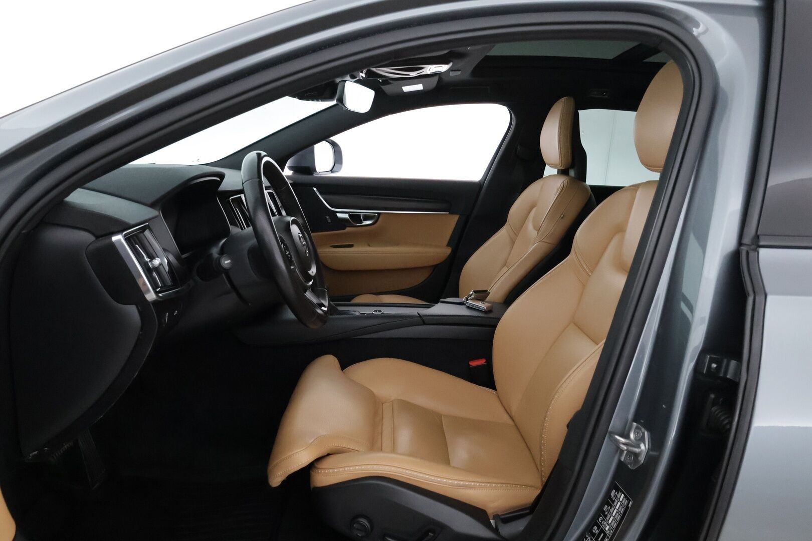 Volvo V90 CROSS COUNTRY 2017 D5 AWD Geartronic Inscription Pro  *Panorama / Konjakkinahat muistilla / Koukku / ACC / Webasto / Kamera / Pilot assist* - Webasto / Pilot Assist / Panorama / Koukku / P-kamera / Sporttipenkki Muistilla / 2x renkaat / Apple&Android / KeylessGo