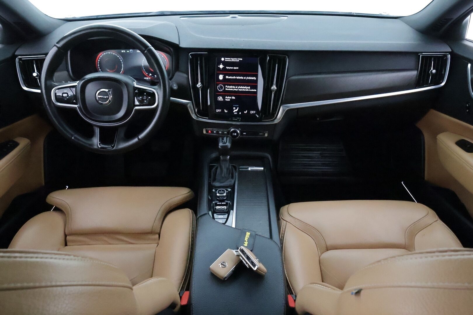 Volvo V90 CROSS COUNTRY 2017 D5 AWD Geartronic Inscription Pro  *Panorama / Konjakkinahat muistilla / Koukku / ACC / Webasto / Kamera / Pilot assist* - Webasto / Pilot Assist / Panorama / Koukku / P-kamera / Sporttipenkki Muistilla / 2x renkaat / Apple&Android / KeylessGo