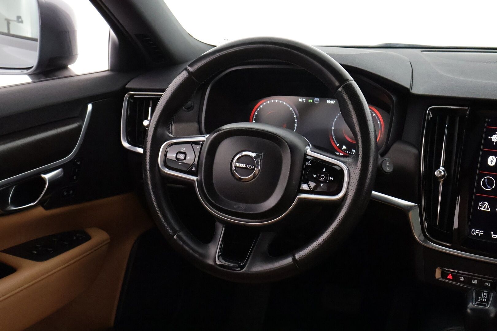 Volvo V90 CROSS COUNTRY 2017 D5 AWD Geartronic Inscription Pro  *Panorama / Konjakkinahat muistilla / Koukku / ACC / Webasto / Kamera / Pilot assist* - Webasto / Pilot Assist / Panorama / Koukku / P-kamera / Sporttipenkki Muistilla / 2x renkaat / Apple&Android / KeylessGo