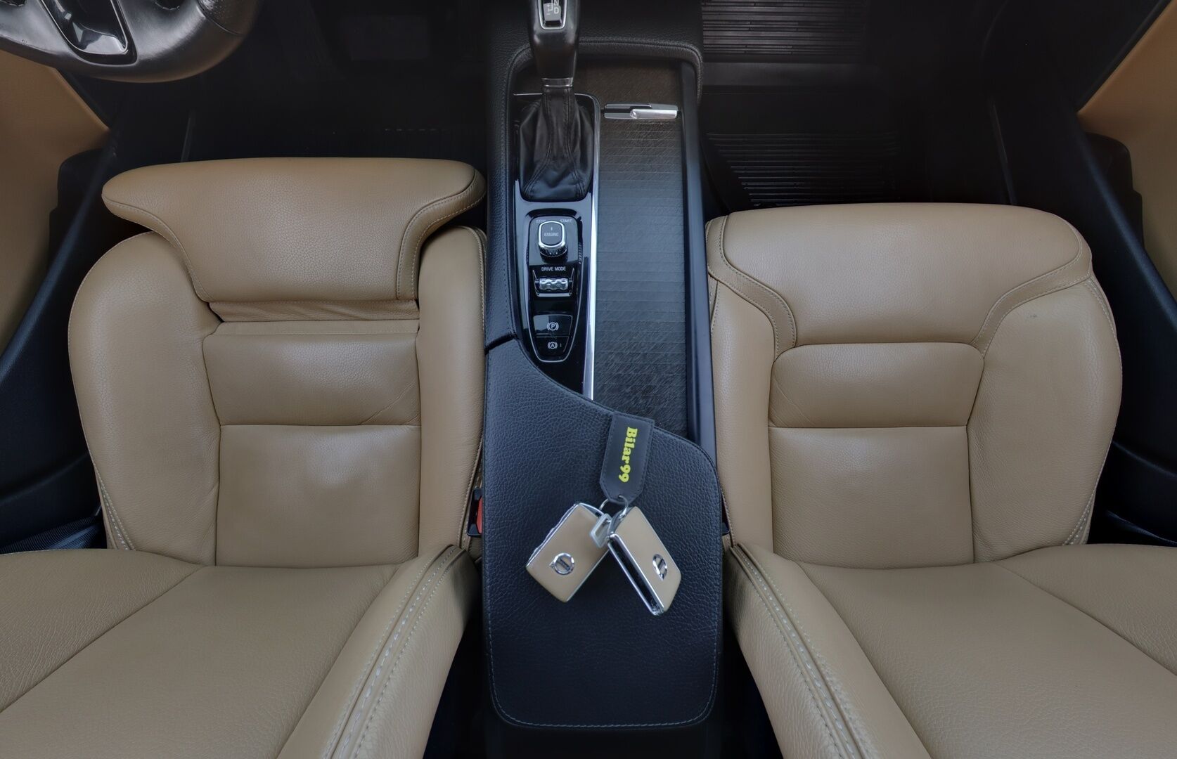 Volvo V90 CROSS COUNTRY 2017 D5 AWD Geartronic Inscription Pro  *Panorama / Konjakkinahat muistilla / Koukku / ACC / Webasto / Kamera / Pilot assist* - Webasto / Pilot Assist / Panorama / Koukku / P-kamera / Sporttipenkki Muistilla / 2x renkaat / Apple&Android / KeylessGo