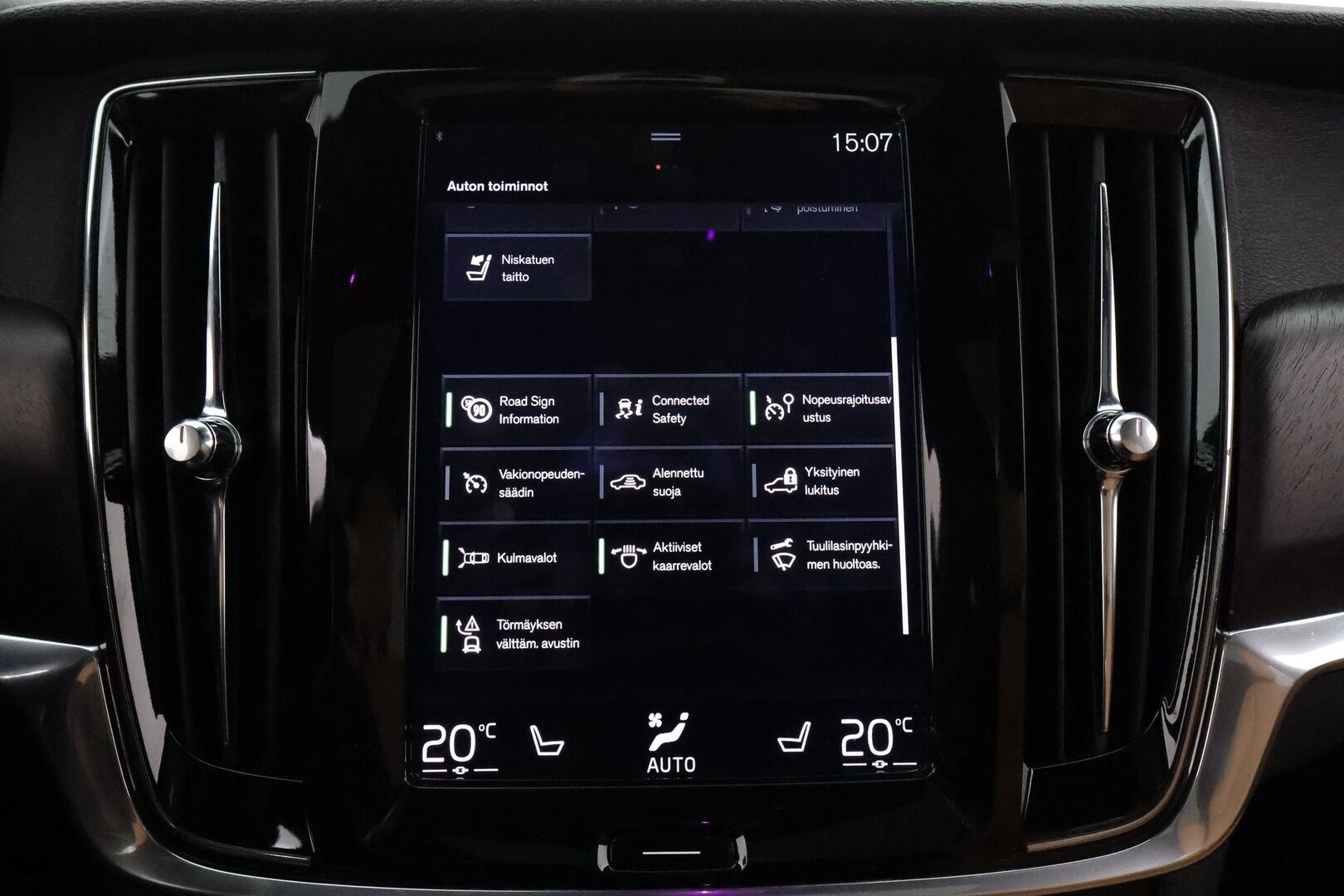 Volvo V90 CROSS COUNTRY 2017 D5 AWD Geartronic Inscription Pro  *Panorama / Konjakkinahat muistilla / Koukku / ACC / Webasto / Kamera / Pilot assist* - Webasto / Pilot Assist / Panorama / Koukku / P-kamera / Sporttipenkki Muistilla / 2x renkaat / Apple&Android / KeylessGo