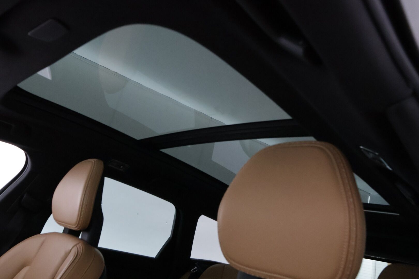 Volvo V90 CROSS COUNTRY 2017 D5 AWD Geartronic Inscription Pro  *Panorama / Konjakkinahat muistilla / Koukku / ACC / Webasto / Kamera / Pilot assist* - Webasto / Pilot Assist / Panorama / Koukku / P-kamera / Sporttipenkki Muistilla / 2x renkaat / Apple&Android / KeylessGo