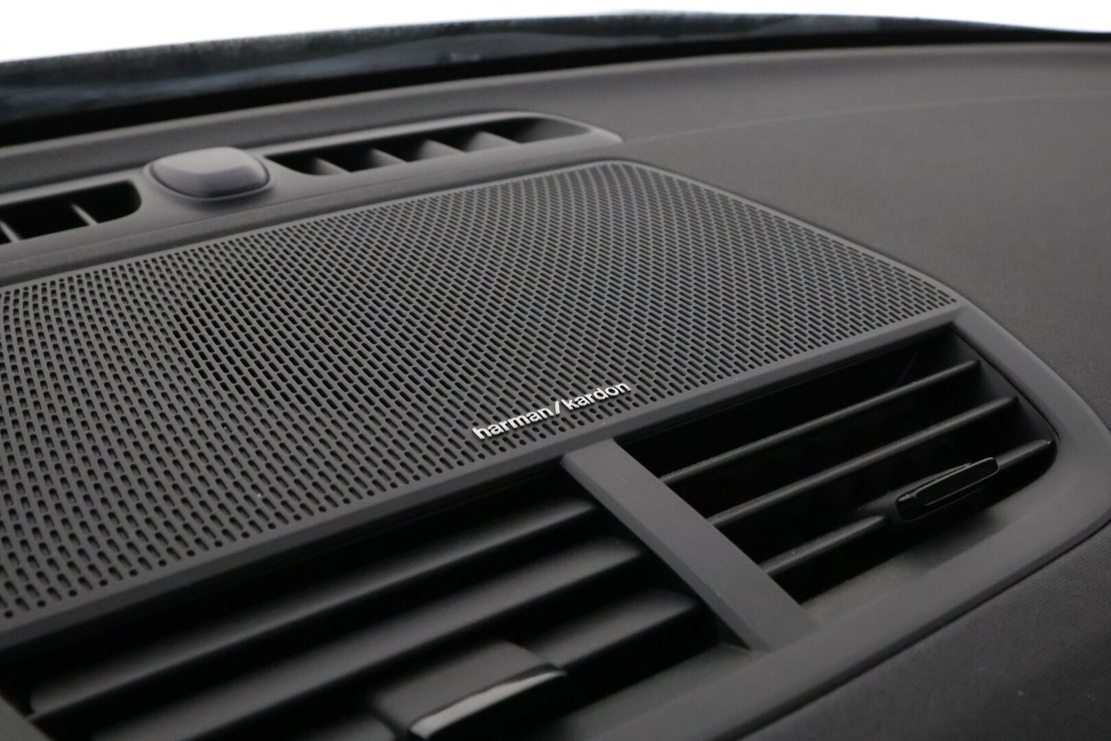 POLESTAR 2 2022 Long Range Dual Motor *Pilot&Plus / ILP / H&K / 360° / Pixel-LED / ACC / Lasikatto / Sportpenkki Muistilla / Navi* - Pilot&Plus -paketti / Kahdet renkaat vanteilla / Muistipenkki