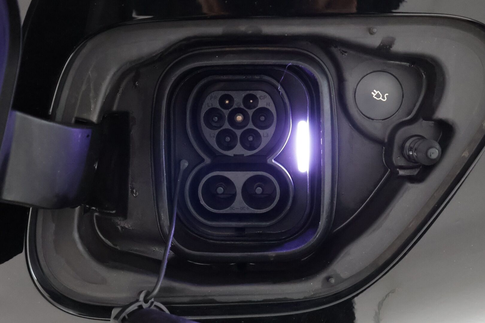 POLESTAR 2 2022 Long Range Dual Motor *Pilot&Plus / ILP / H&K / 360° / Pixel-LED / ACC / Lasikatto / Sportpenkki Muistilla / Navi* - Pilot&Plus -paketti / Kahdet renkaat vanteilla / Muistipenkki