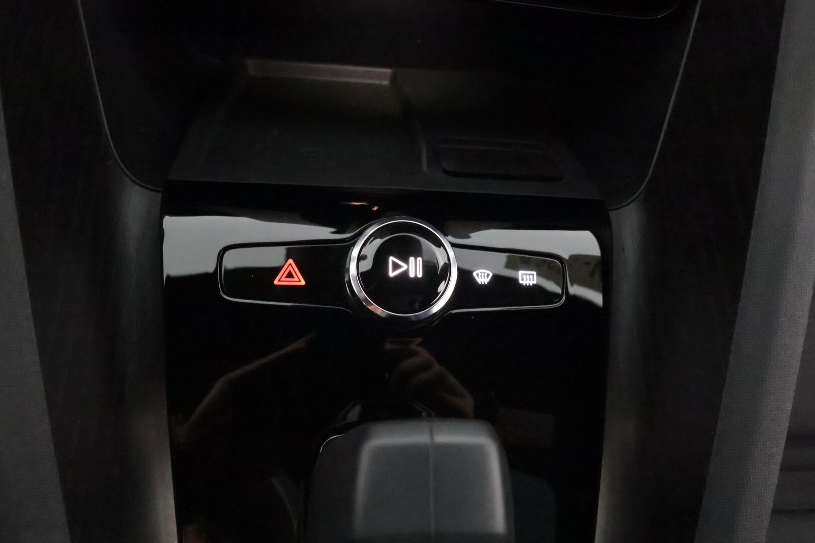 POLESTAR 2 2022 Long Range Dual Motor *Pilot&Plus / ILP / H&K / 360° / Pixel-LED / ACC / Lasikatto / Sportpenkki Muistilla / Navi* - Pilot&Plus -paketti / Kahdet renkaat vanteilla / Muistipenkki