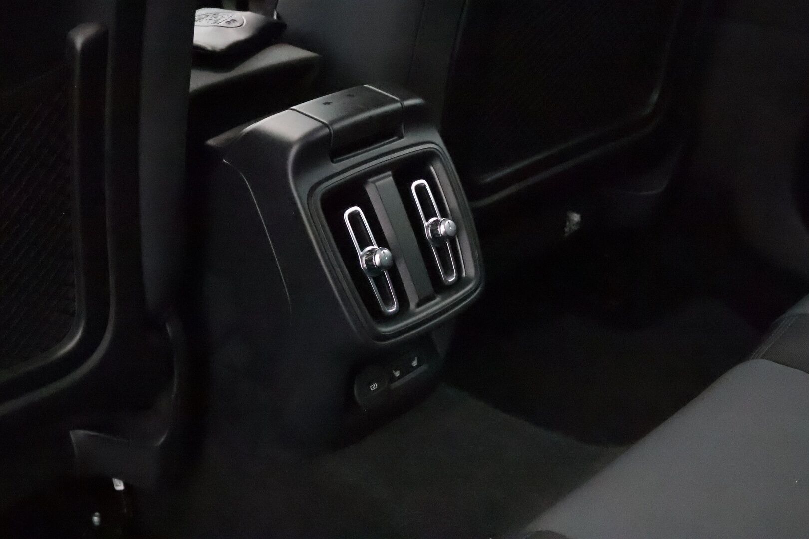 POLESTAR 2 2022 Long Range Dual Motor *Pilot&Plus / ILP / H&K / 360° / Pixel-LED / ACC / Lasikatto / Sportpenkki Muistilla / Navi* - Pilot&Plus -paketti / Kahdet renkaat vanteilla / Muistipenkki