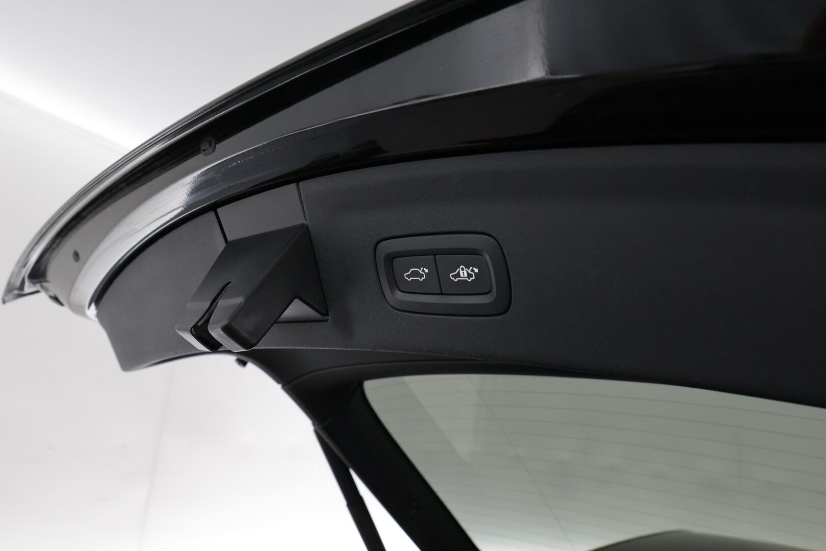 POLESTAR 2 2022 Long Range Dual Motor *Pilot&Plus / ILP / H&K / 360° / Pixel-LED / ACC / Lasikatto / Sportpenkki Muistilla / Navi* - Pilot&Plus -paketti / Kahdet renkaat vanteilla / Muistipenkki