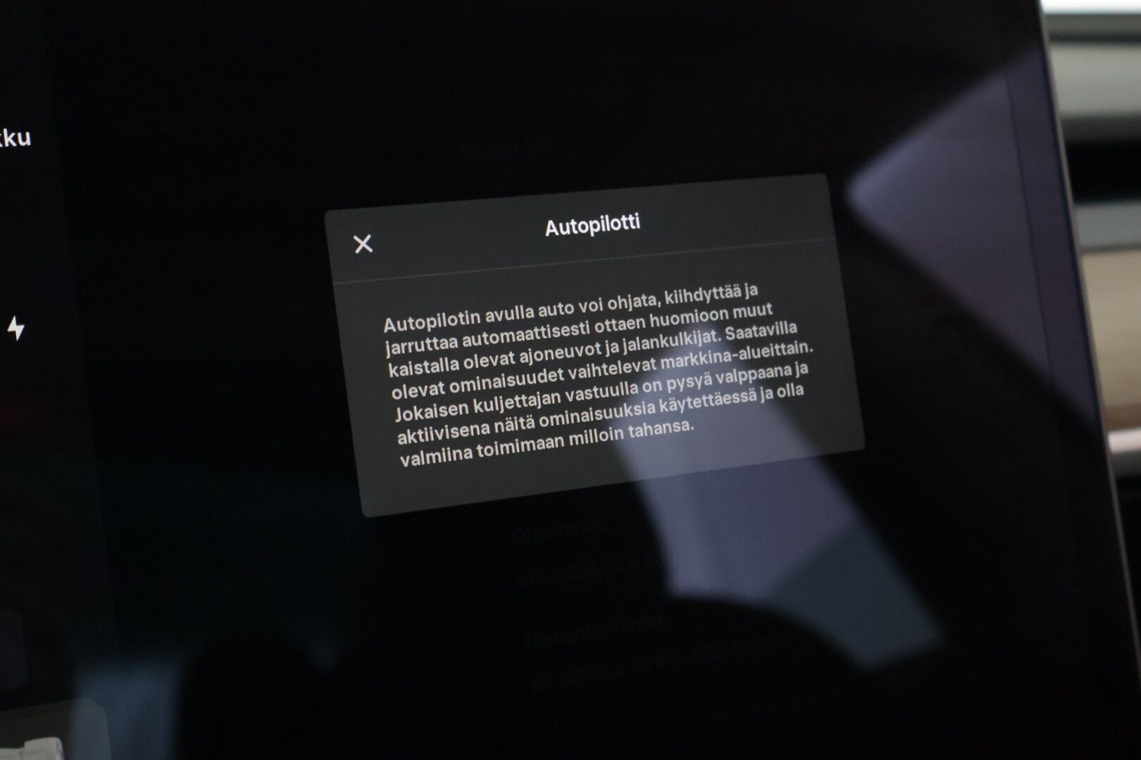 Tesla Model 3 2021 * ILP / ACC / Vetokoukku / Peruutuskamera / Sähkökontti / Blis / Autopilotti * - Vähän ajettu / Kummatkin laturit /  Siisti *
