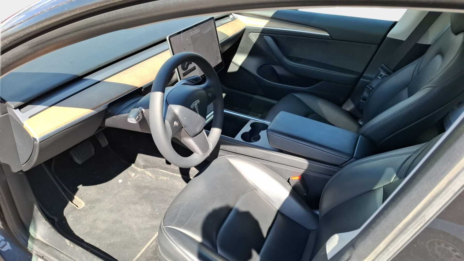 Tesla Model 3 2021 * ILP / ACC / Kaistavahti / Peruutuskamera / Sähkökontti / Blis / Autopilotti * - Vähän ajettu / Kummatkin laturit /  Siisti *