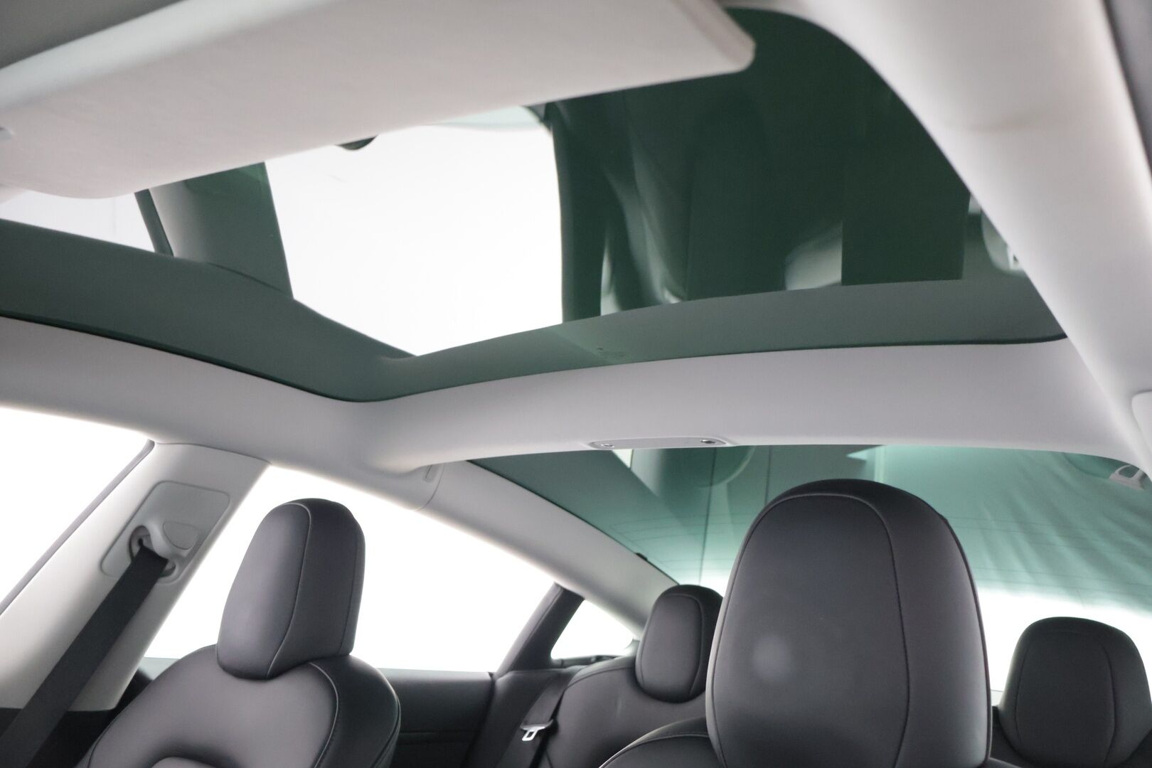 Tesla Model 3 2021 * ILP / ACC / Vetokoukku / Peruutuskamera / Sähkökontti / Blis / Autopilotti * - Vähän ajettu / Kummatkin laturit /  Siisti *