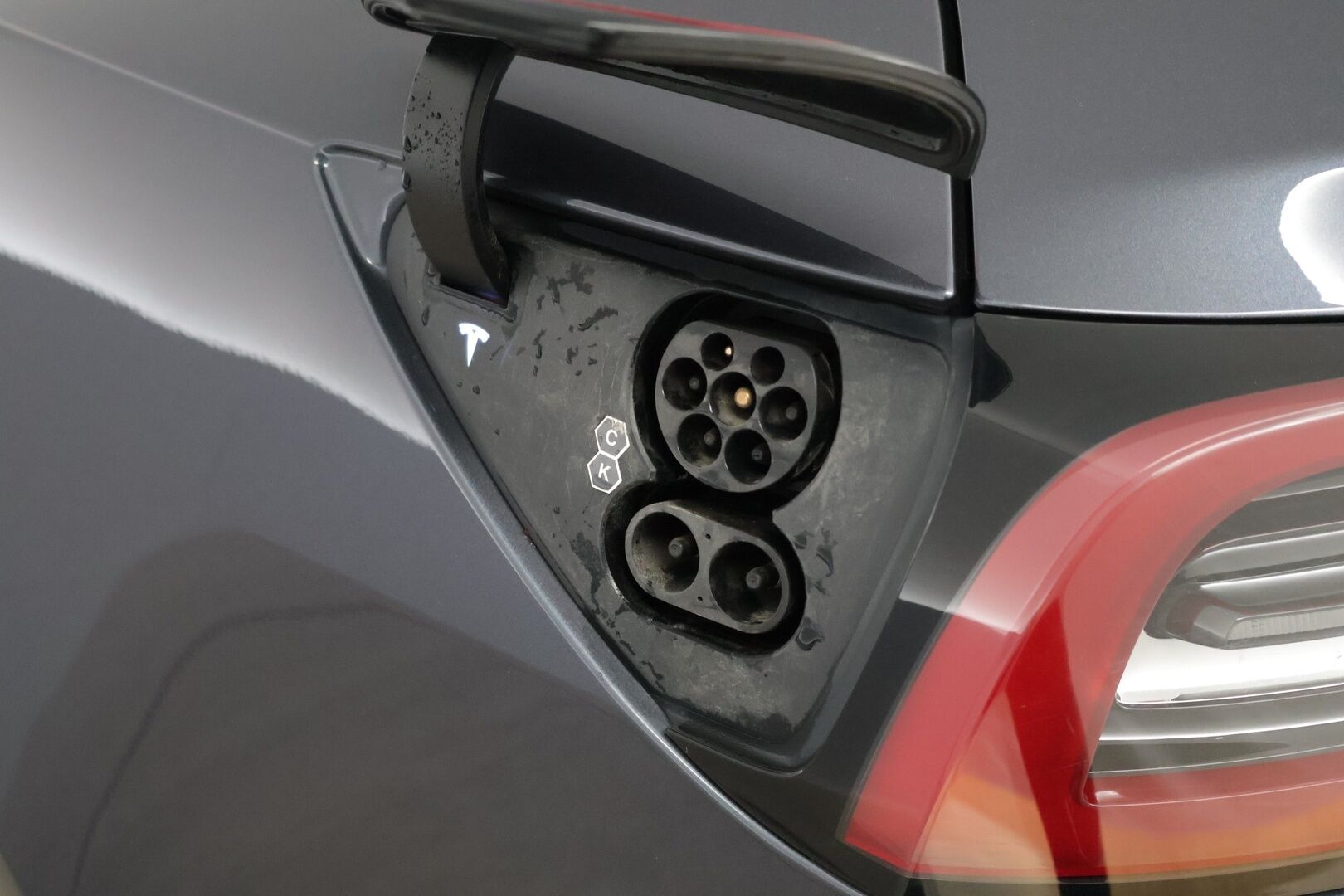 Tesla Model 3 2021 * ILP / ACC / Vetokoukku / Peruutuskamera / Sähkökontti / Blis / Autopilotti * - Vähän ajettu / Kummatkin laturit /  Siisti *