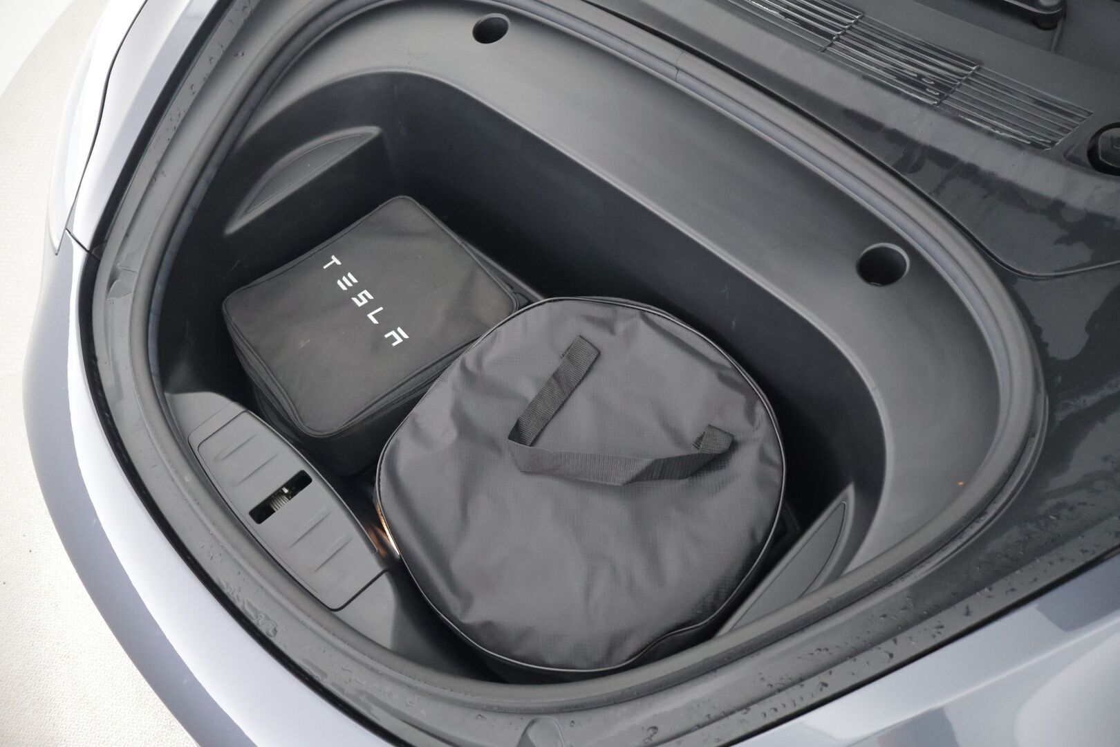 Tesla Model 3 2021 * ILP / ACC / Vetokoukku / Peruutuskamera / Sähkökontti / Blis / Autopilotti * - Vähän ajettu / Kummatkin laturit /  Siisti *