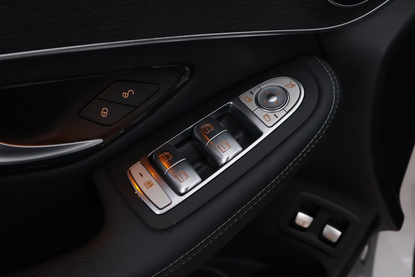 Mercedes-Benz GLC 2020 300 e 4MATIC A Business AMG EQ Power * Distronic Pro / HUD / Nahkasisusta / Vetokoukku / 360-Kamera / Supervarusteet! - HULLUT AVAJAISHULINAT KORKOTARJOUS 3,29 %