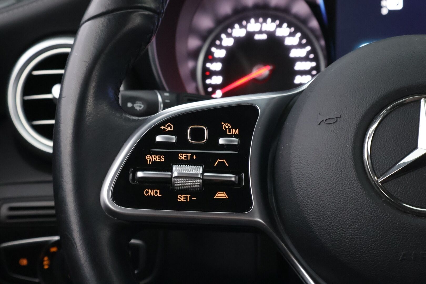 Mercedes-Benz GLC 2020 300 e 4MATIC A Business AMG EQ Power * Distronic Pro / HUD / Nahkasisusta / Vetokoukku / 360-Kamera / Supervarusteet! - HULLUT AVAJAISHULINAT KORKOTARJOUS 3,29 %