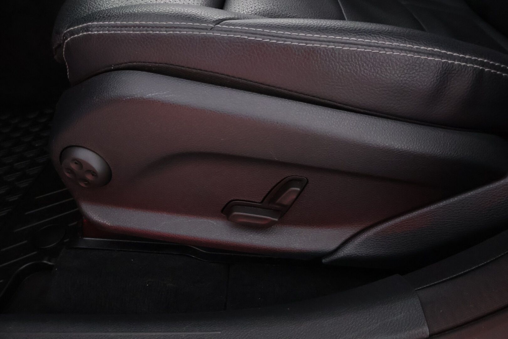 Mercedes-Benz GLC 2020 300 e 4MATIC A Business AMG EQ Power * Distronic Pro / HUD / Nahkasisusta / Vetokoukku / 360-Kamera / Supervarusteet! - HULLUT AVAJAISHULINAT KORKOTARJOUS 3,29 %