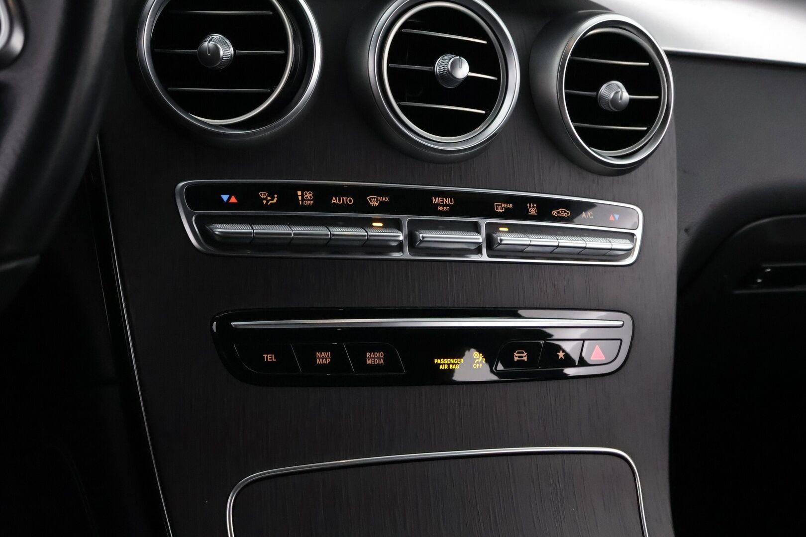 Mercedes-Benz GLC 2020 300 e 4MATIC A Business AMG EQ Power * Distronic Pro / HUD / Nahkasisusta / Vetokoukku / 360-Kamera / Supervarusteet! - HULLUT AVAJAISHULINAT KORKOTARJOUS 3,29 %