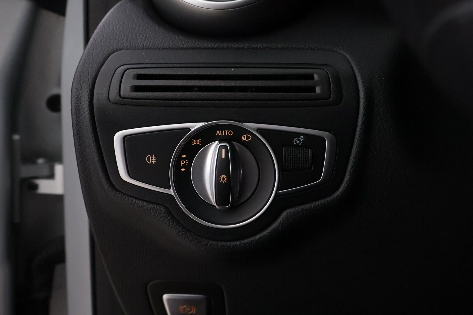 Mercedes-Benz GLC 2020 300 e 4MATIC A Business AMG EQ Power * Distronic Pro / HUD / Nahkasisusta / Vetokoukku / 360-Kamera / Supervarusteet! - HULLUT AVAJAISHULINAT KORKOTARJOUS 3,29 %