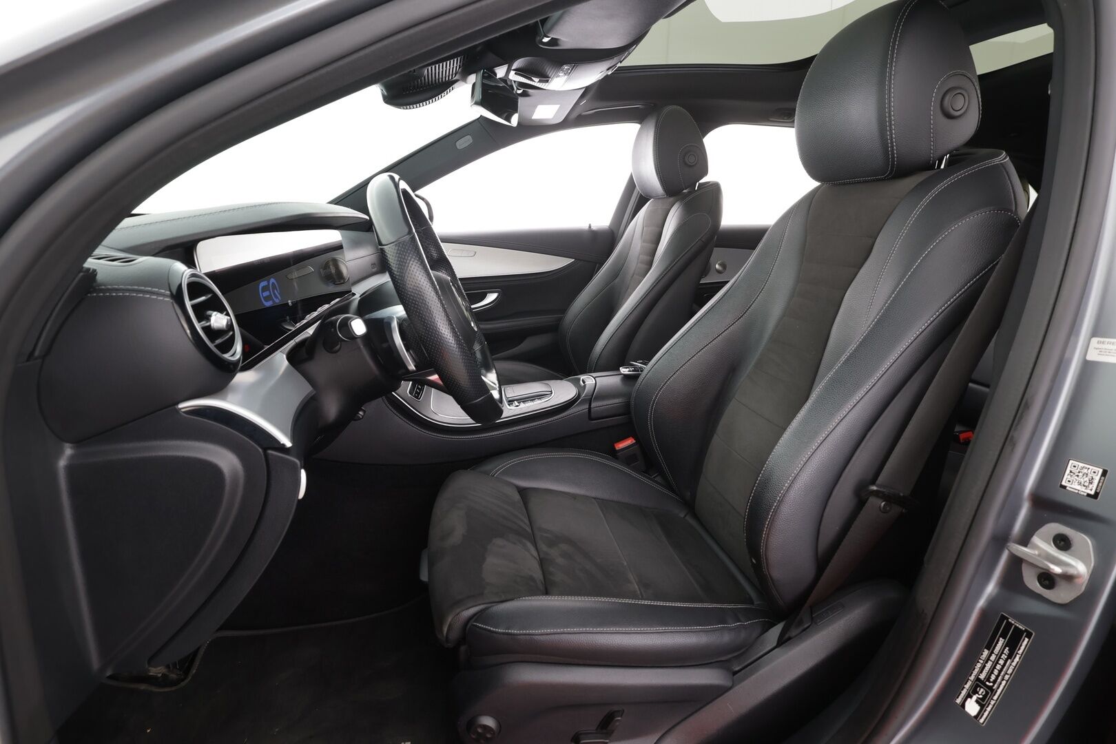 Mercedes-Benz E 2021 300 de 4MATIC T A Business Avantgarde EQ Power AMG * Koukku / Distronic / 360° / Multibeam / Widescreen / HUD /Panorama* - Burmester / Sportpenkit / Kahdet renkaat aluvanteilla