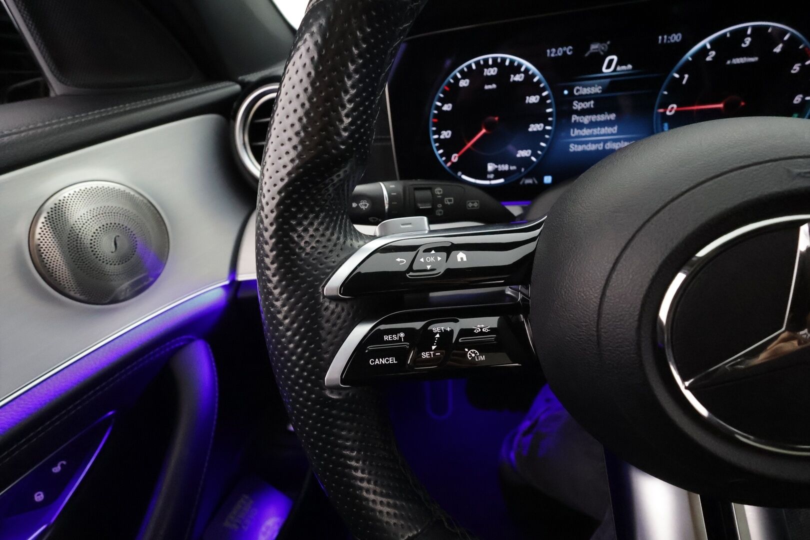 Mercedes-Benz E 2021 300 de 4MATIC T A Business Avantgarde EQ Power AMG * Koukku / Distronic / 360° / Multibeam / Widescreen / HUD /Panorama* - Akku kuntotarkastettu / Burmester / Sportpenkit / Kahdet renkaat aluvanteilla