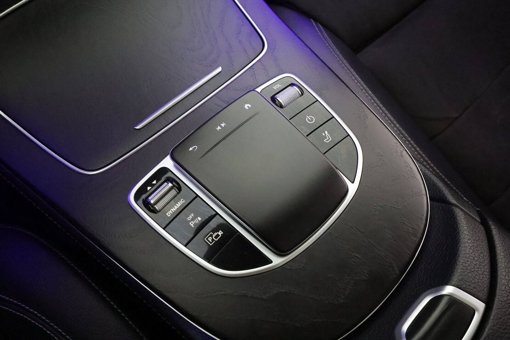Mercedes-Benz E 2021 300 de 4MATIC T A Business Avantgarde EQ Power AMG * Koukku / Distronic / 360° / Multibeam / Widescreen / HUD /Panorama* - Akku kuntotarkastettu / Burmester / Sportpenkit / Kahdet renkaat aluvanteilla
