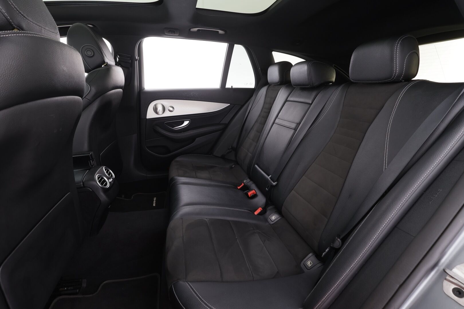 Mercedes-Benz E 2021 300 de 4MATIC T A Business Avantgarde EQ Power AMG * Koukku / Distronic / 360° / Multibeam / Widescreen / HUD /Panorama* - Akku kuntotarkastettu / Burmester / Sportpenkit / Kahdet renkaat aluvanteilla