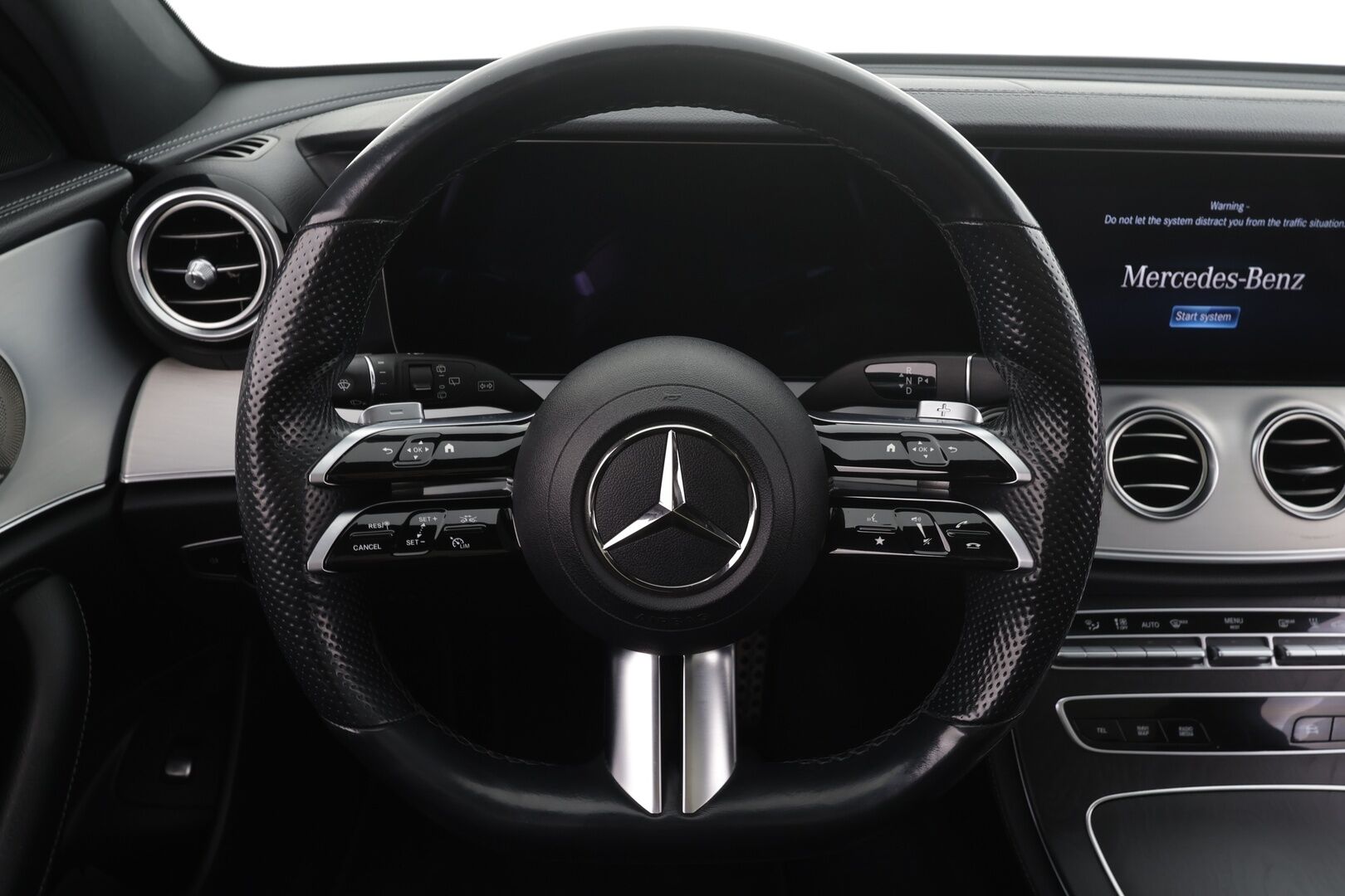 Mercedes-Benz E 2021 300 de 4MATIC T A Business Avantgarde EQ Power AMG * Koukku / Distronic / 360° / Multibeam / Widescreen / HUD /Panorama* - Akku kuntotarkastettu / Burmester / Sportpenkit / Kahdet renkaat aluvanteilla