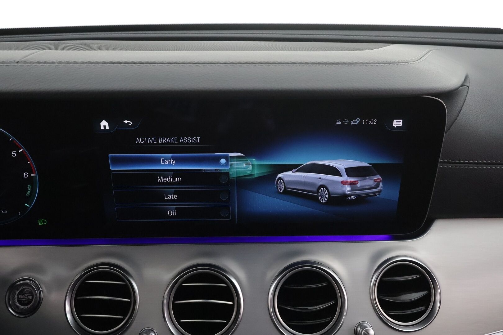 Mercedes-Benz E 2021 300 de 4MATIC T A Business Avantgarde EQ Power AMG * Koukku / Distronic / 360° / Multibeam / Widescreen / HUD /Panorama* - Burmester / Sportpenkit / Kahdet renkaat aluvanteilla