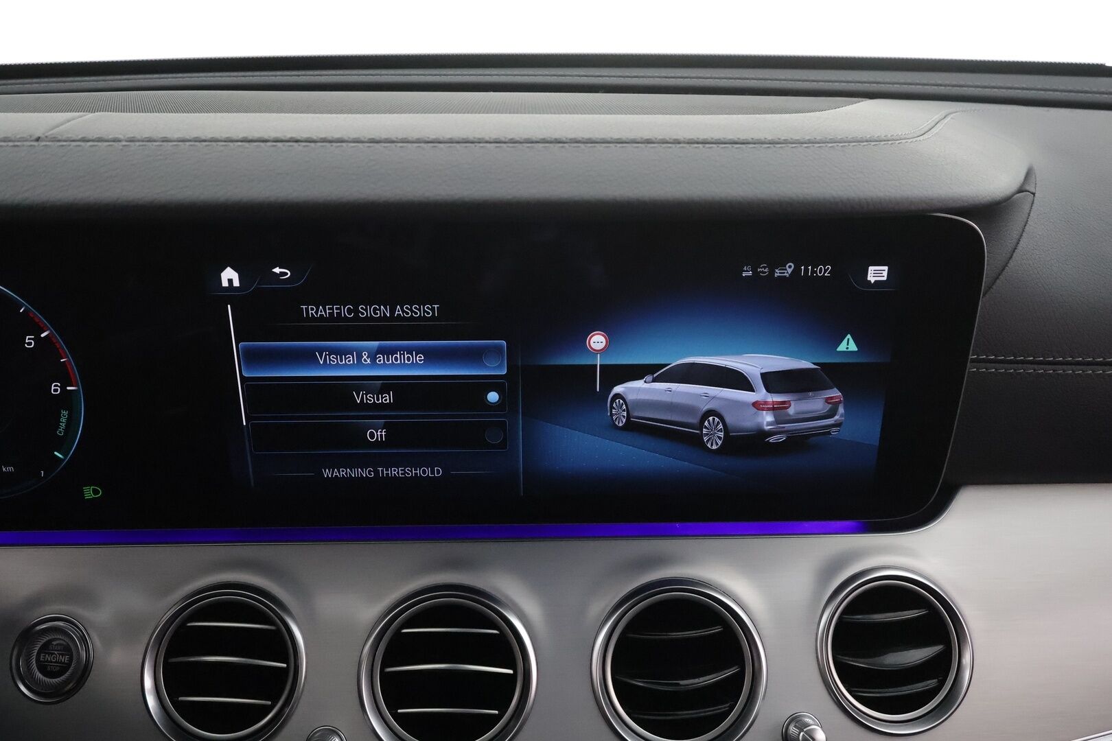 Mercedes-Benz E 2021 300 de 4MATIC T A Business Avantgarde EQ Power AMG * Koukku / Distronic / 360° / Multibeam / Widescreen / HUD /Panorama* - Burmester / Sportpenkit / Kahdet renkaat aluvanteilla