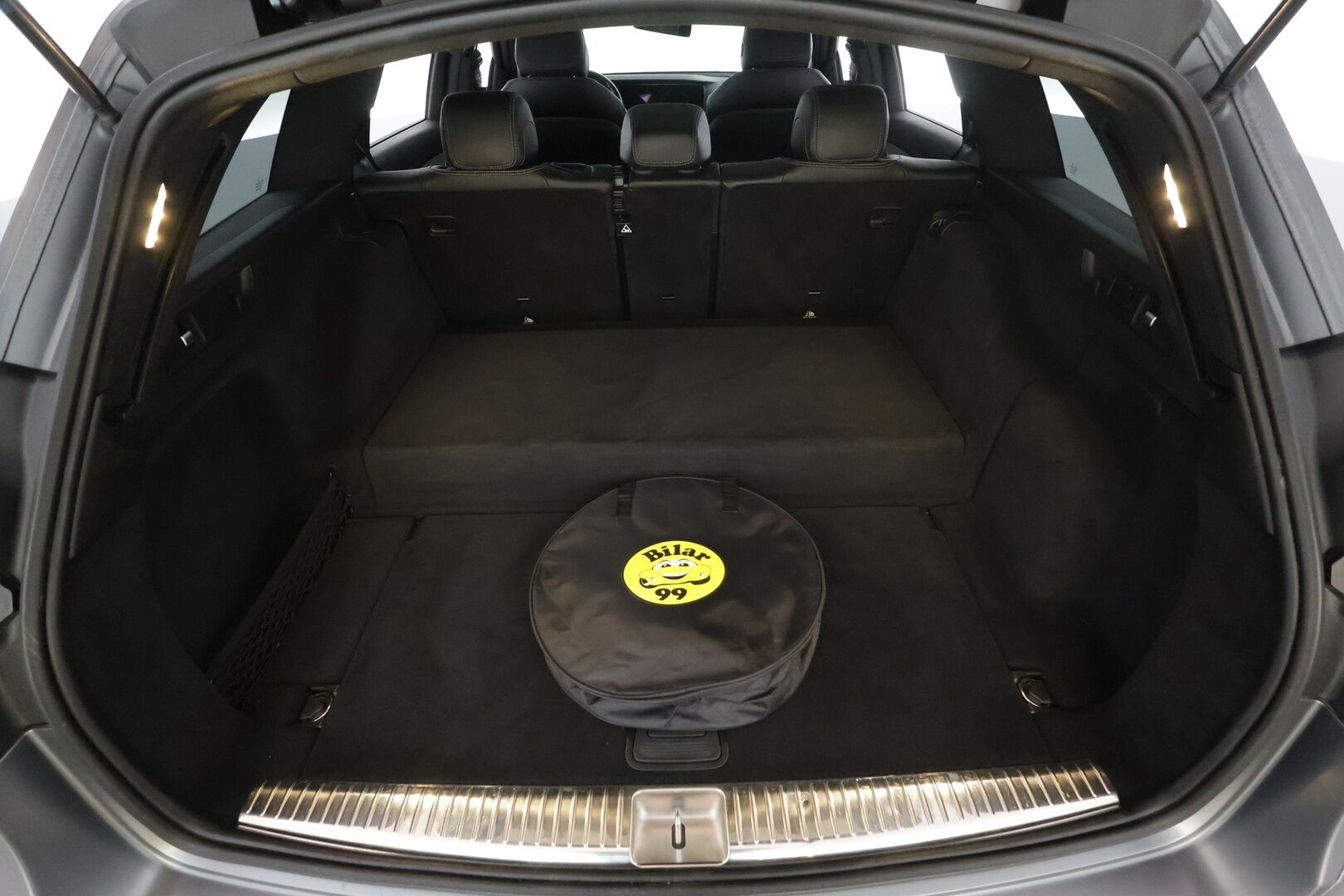 Mercedes-Benz E 2021 300 de 4MATIC T A Business Avantgarde EQ Power AMG * Koukku / Distronic / 360° / Multibeam / Widescreen / HUD /Panorama* - Akku kuntotarkastettu / Burmester / Sportpenkit / Kahdet renkaat aluvanteilla