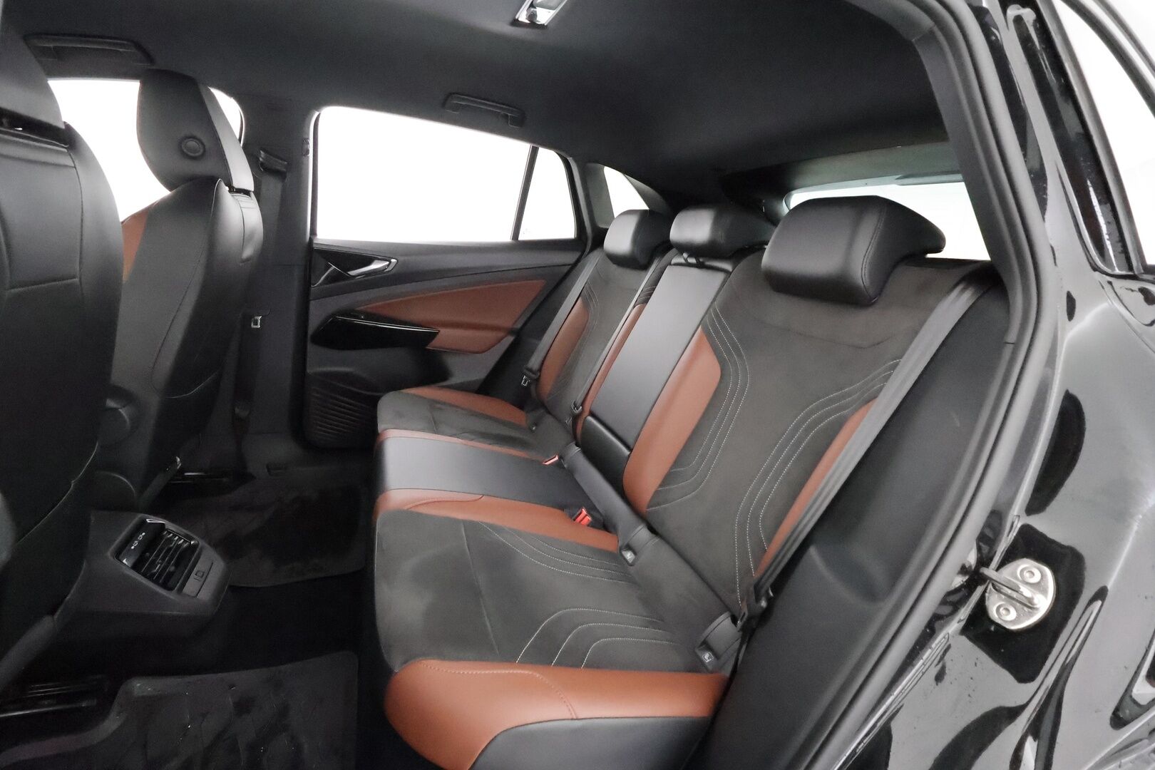 Volkswagen ID.4 2023 Pro Performance 150 kW, akku 77 kWh - | ACC | ILP | Koukku | Muistipenkit hieronnalla | P.kamera | Keyless | Nahka-alcantara | Subwoofer | Lämm. ratti | Lämm. tuulilasi | Ambient light |