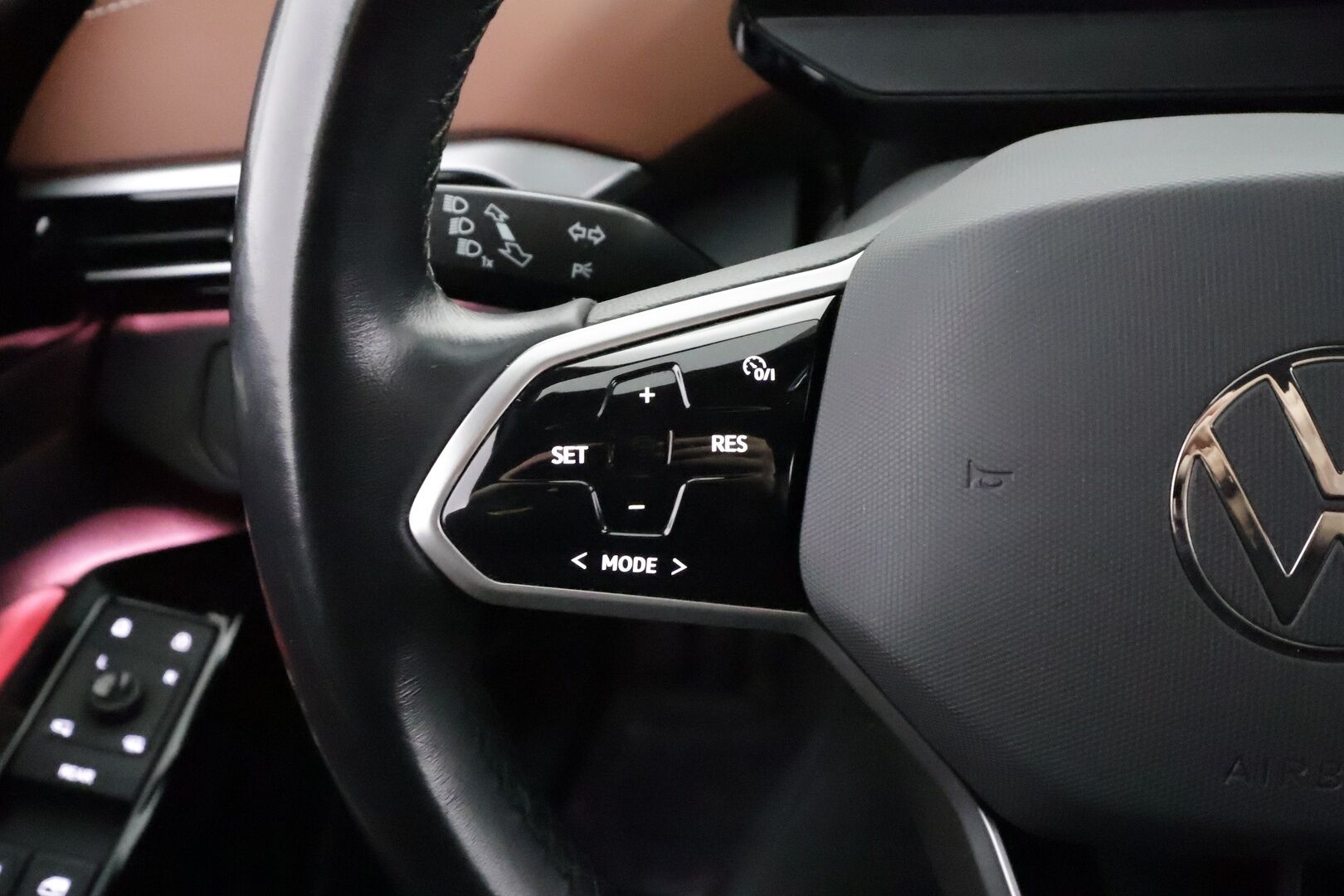 Volkswagen ID.4 2023 Pro Performance 150 kW, akku 77 kWh - | ACC | ILP | Koukku | Muistipenkit hieronnalla | P.kamera | Keyless | Nahka-alcantara | Subwoofer | Lämm. ratti | Lämm. tuulilasi | Ambient light |