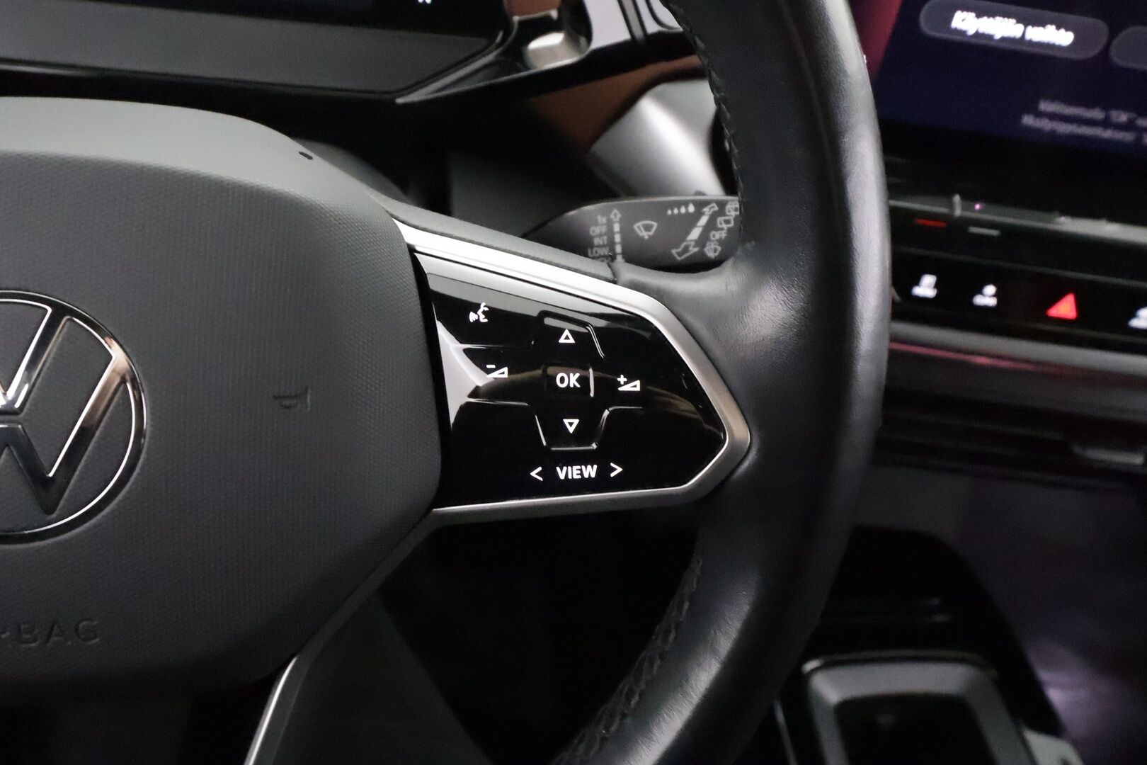 Volkswagen ID.4 2023 Pro Performance 150 kW, akku 77 kWh - | ACC | ILP | Koukku | Muistipenkit hieronnalla | P.kamera | Keyless | Nahka-alcantara | Subwoofer | Lämm. ratti | Lämm. tuulilasi | Ambient light |