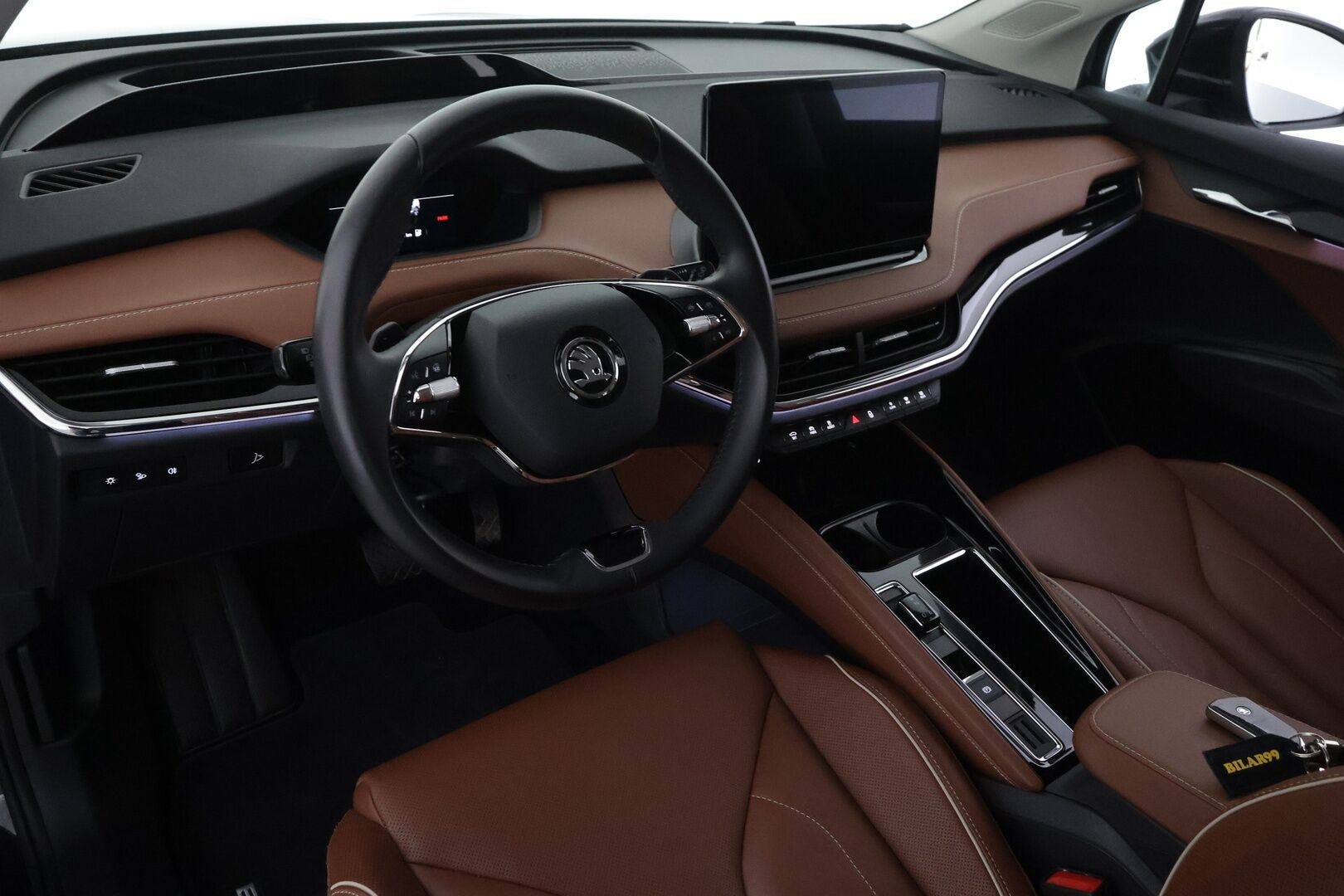 Skoda Enyaq 2023 80x 4x4 iV - | ACC | ILP | HUD | Koukku | Matrix | Canton | Muistipenkki | Ruskeat Nahat | P.kamera | Lämm. ratti | Keyless | 2x renkaat aluin | Merkkihuollot | 
