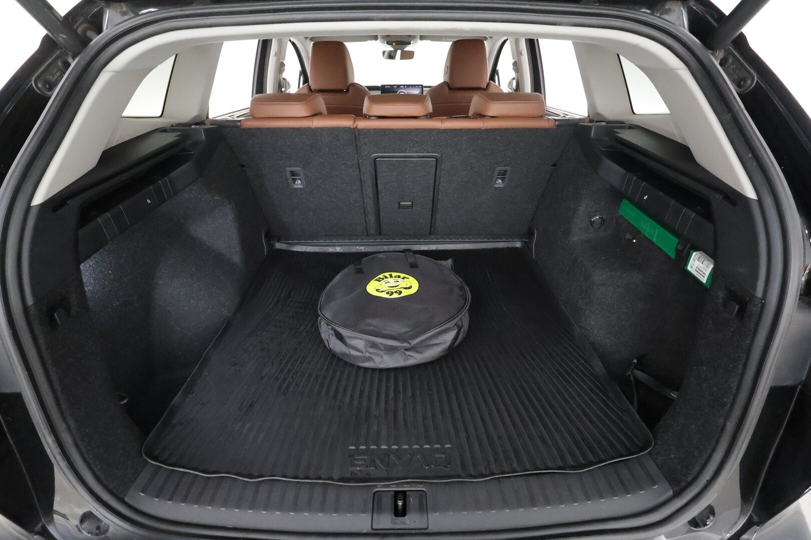 Skoda Enyaq 2023 80x 4x4 iV - | ACC | ILP | HUD | Koukku | Matrix | Canton | Muistipenkki | Ruskeat Nahat | P.kamera | Lämm. ratti | Keyless | 2x renkaat aluin | Merkkihuollot | 