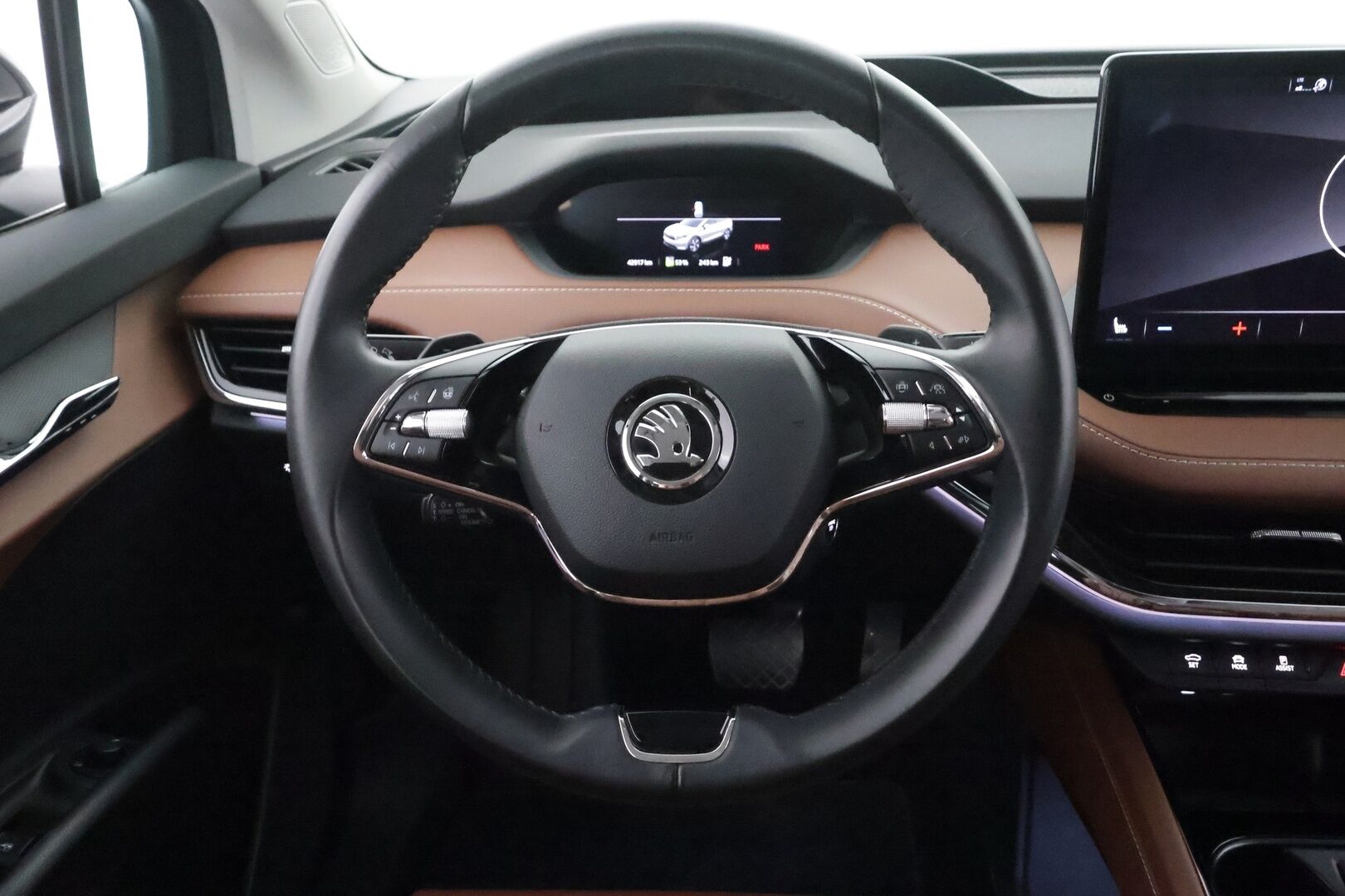 Skoda Enyaq 2023 80x 4x4 iV - | ACC | ILP | HUD | Koukku | Matrix | Canton | Muistipenkki | Ruskeat Nahat | P.kamera | Lämm. ratti | Keyless | 2x renkaat aluin | Merkkihuollot | 