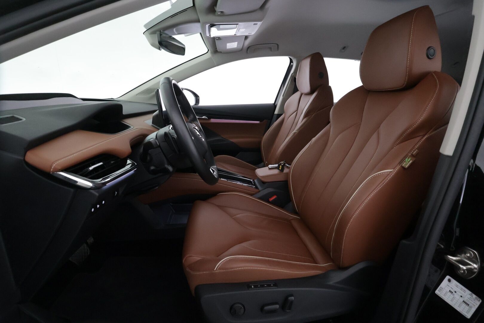 Skoda Enyaq 2023 80x 4x4 iV - | ACC | ILP | HUD | Koukku | Matrix | Canton | Muistipenkki | Ruskeat Nahat | P.kamera | Lämm. ratti | Keyless | 2x renkaat aluin | Merkkihuollot | 
