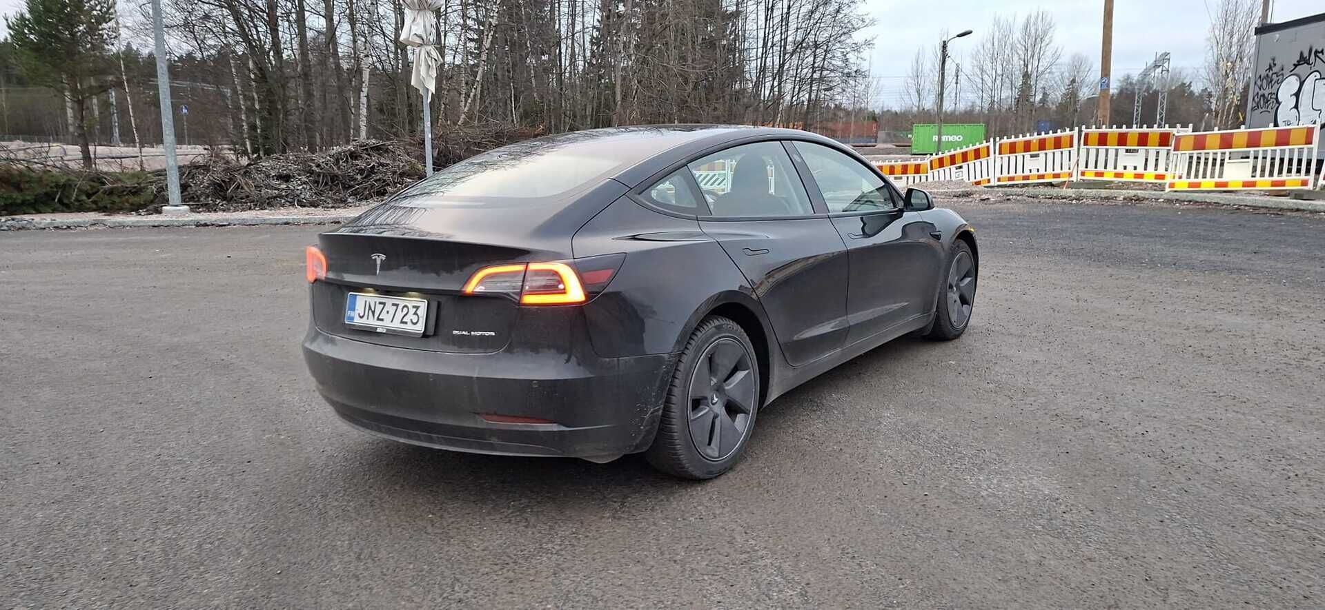 Tesla Model 3 2021 Model 3 Dual Motor Long Range *Koukku / ILP / Lasikatto /  FSD* - *2x Renkain ja vantein / Käytännöllinen / Akkutakuu* - HULLU BLACKWEEK KORKOTARJOUS 2,49%