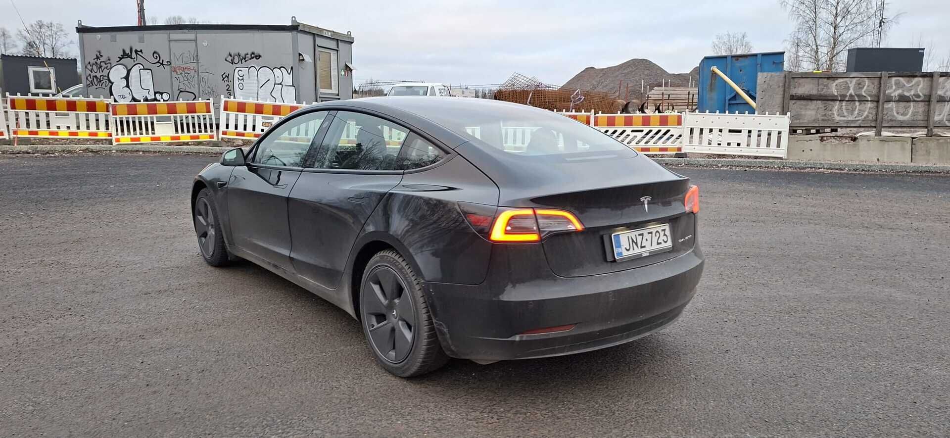 Tesla Model 3 2021 Model 3 Dual Motor Long Range *Koukku / ILP / Lasikatto /  FSD* - *2x Renkain ja vantein / Käytännöllinen / Akkutakuu* - HULLU BLACKWEEK KORKOTARJOUS 2,49%