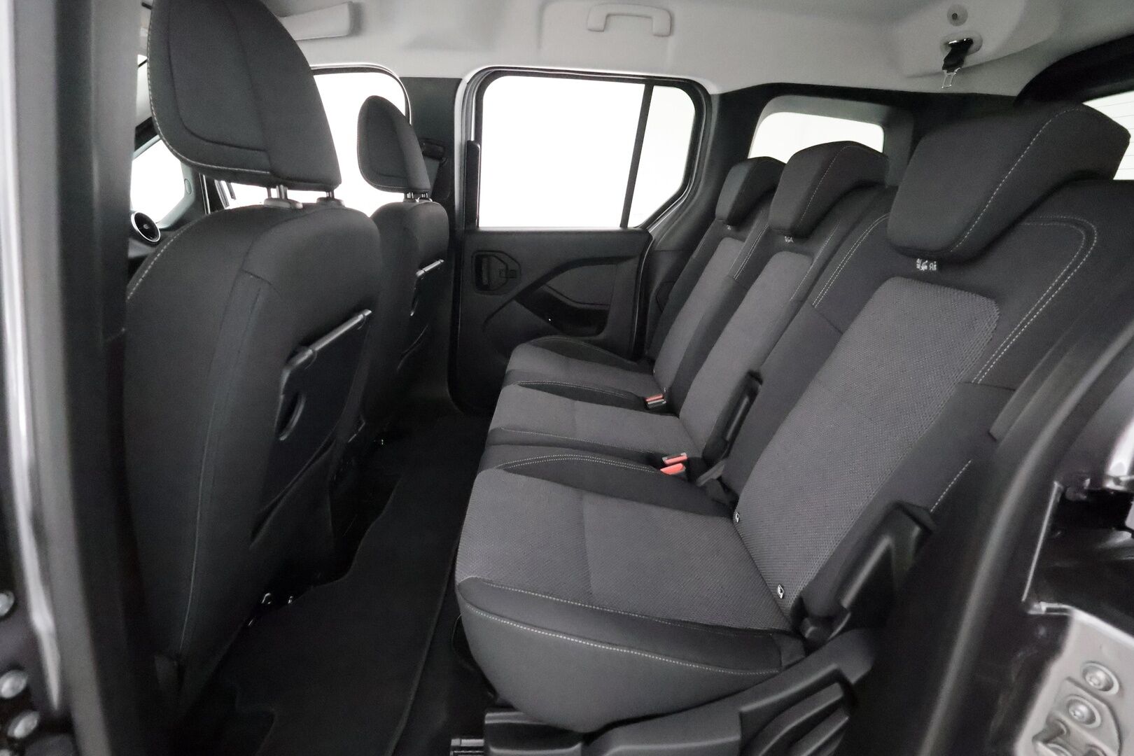 MERCEDES-BENZ Citan 2023 Tourer Pro Standard 45 kWh 5-paikkainen **Tähän autoon korkokamppanja 3.99% / ALV / Vakkari / Kaistavahti / P.kamera / Apple&Android / LED / Ratinlämmitin** - Alvillinen / Huippu hinta / Hyvät varusteet / Harvinainen 5-hlö malli