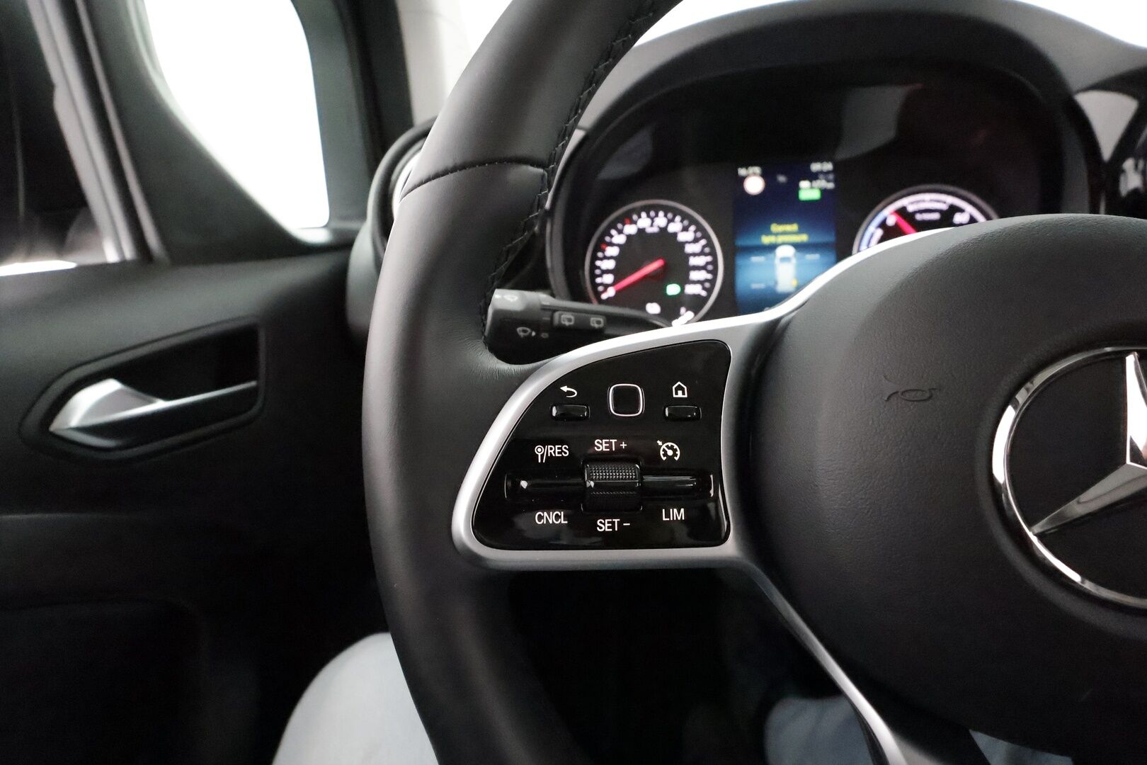 MERCEDES-BENZ Citan 2023 Tourer Pro Standard 45 kWh 5-paikkainen **Tähän autoon korkokamppanja 3.99% / ALV / Vakkari / Kaistavahti / P.kamera / Apple&Android / LED / Ratinlämmitin** - Alvillinen / Huippu hinta / Hyvät varusteet / Harvinainen 5-hlö malli