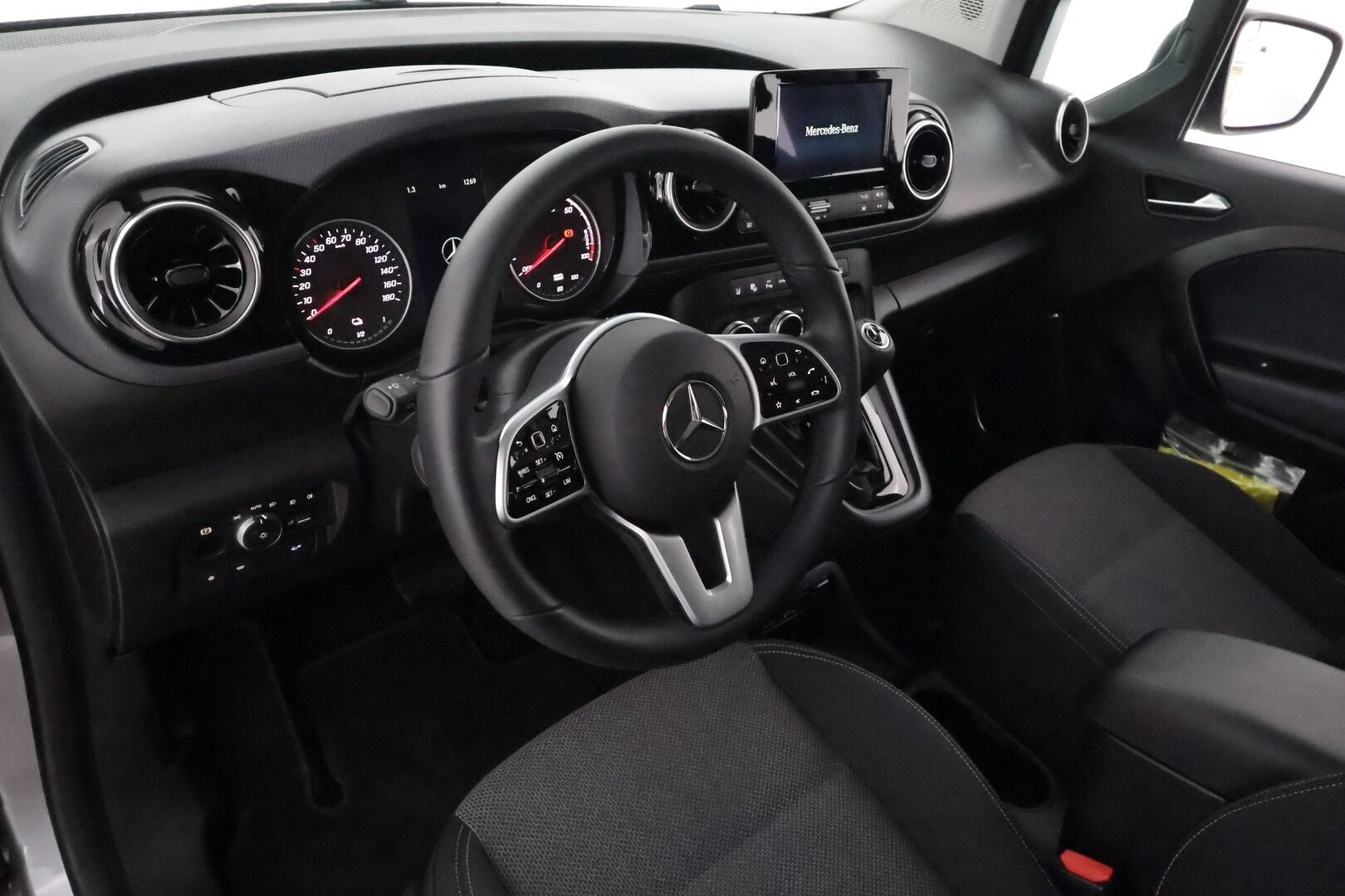 MERCEDES-BENZ Citan 2023 Tourer Pro Standard 45 kWh 5-paikkainen **ALV / Vakkari / Kaistavahti / P.kamera / Apple&Android / LED / Ratinlämmitin** - Huippu hinta / Hyvät varusteet / Harvinainen 5-hlö malli - HULLUT JOULUT KORKOTARJOUS 2,49% 