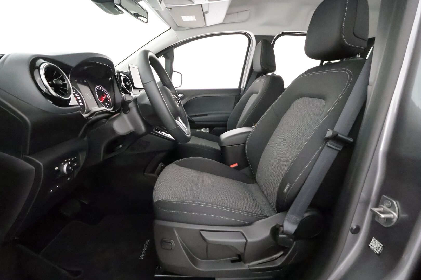 MERCEDES-BENZ Citan 2023 Tourer Pro Standard 45 kWh 5-paikkainen **ALV / Vakkari / Kaistavahti / P.kamera / Apple&Android / LED / Ratinlämmitin** - Huippu hinta / Hyvät varusteet / Harvinainen 5-hlö malli - HULLUT JOULUT KORKOTARJOUS 2,49% 