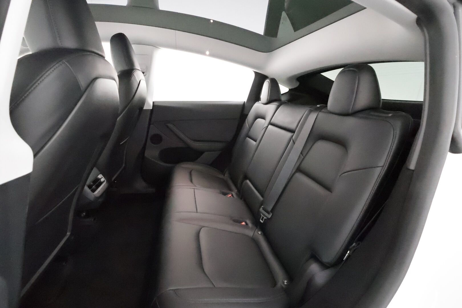 TESLA MODEL Y 2022 Dual Motor Performance ** Lasikatto / Lämpöpumppu / Adapt.Vakkari / Matrix-LED / P.kamera / Muistipenkki / KeylessGO ** - 3,99 % KORKOTARJOUS TÄHÄN AUTOON - Akku Kuntotarkistettu!