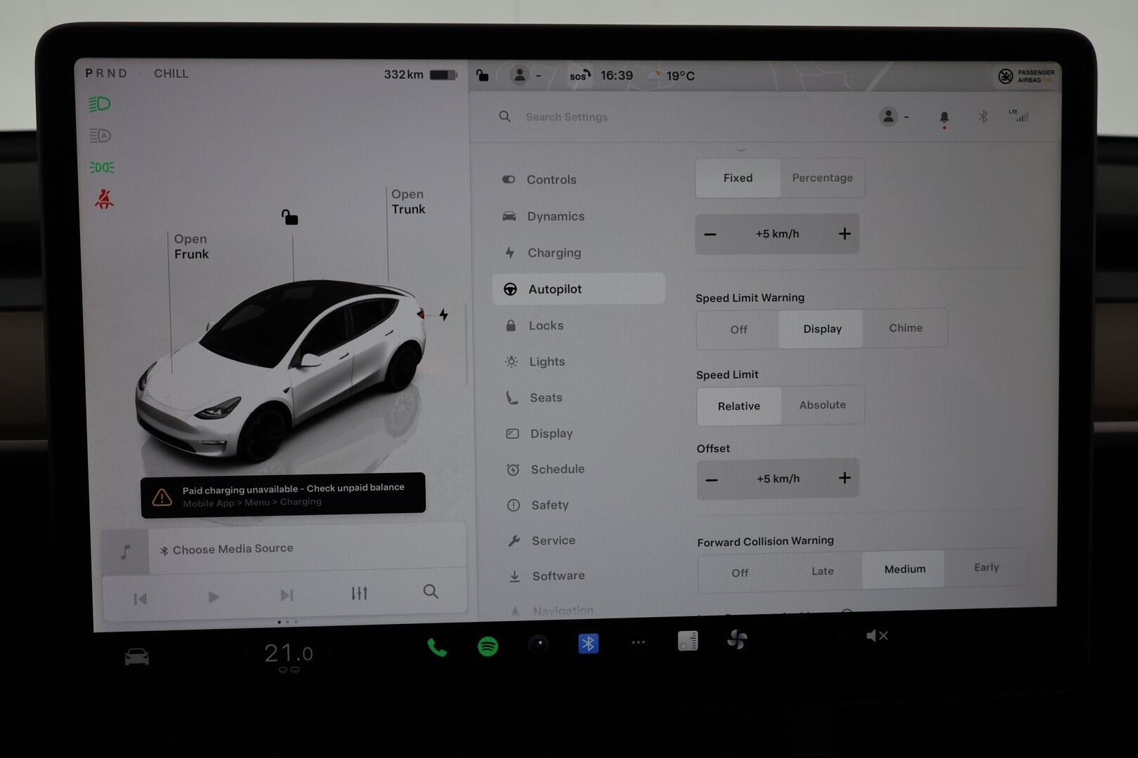 TESLA MODEL Y 2022 Dual Motor Performance ** Lasikatto / Lämpöpumppu / Adapt.Vakkari / Matrix-LED / P.kamera / Muistipenkki / KeylessGO ** - 3,99 % KORKOTARJOUS TÄHÄN AUTOON - Akku Kuntotarkistettu!