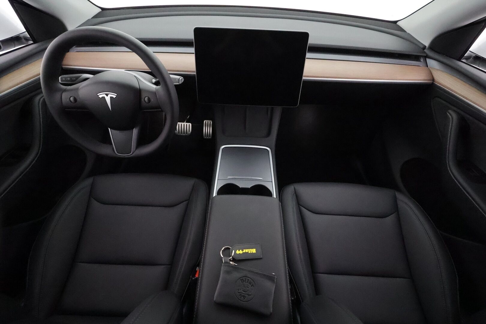 TESLA MODEL Y 2022 Dual Motor Performance ** Lasikatto / Lämpöpumppu / Adapt.Vakkari / Matrix-LED / P.kamera / Muistipenkki / KeylessGO ** - 3,99 % KORKOTARJOUS TÄHÄN AUTOON - Akku Kuntotarkistettu!