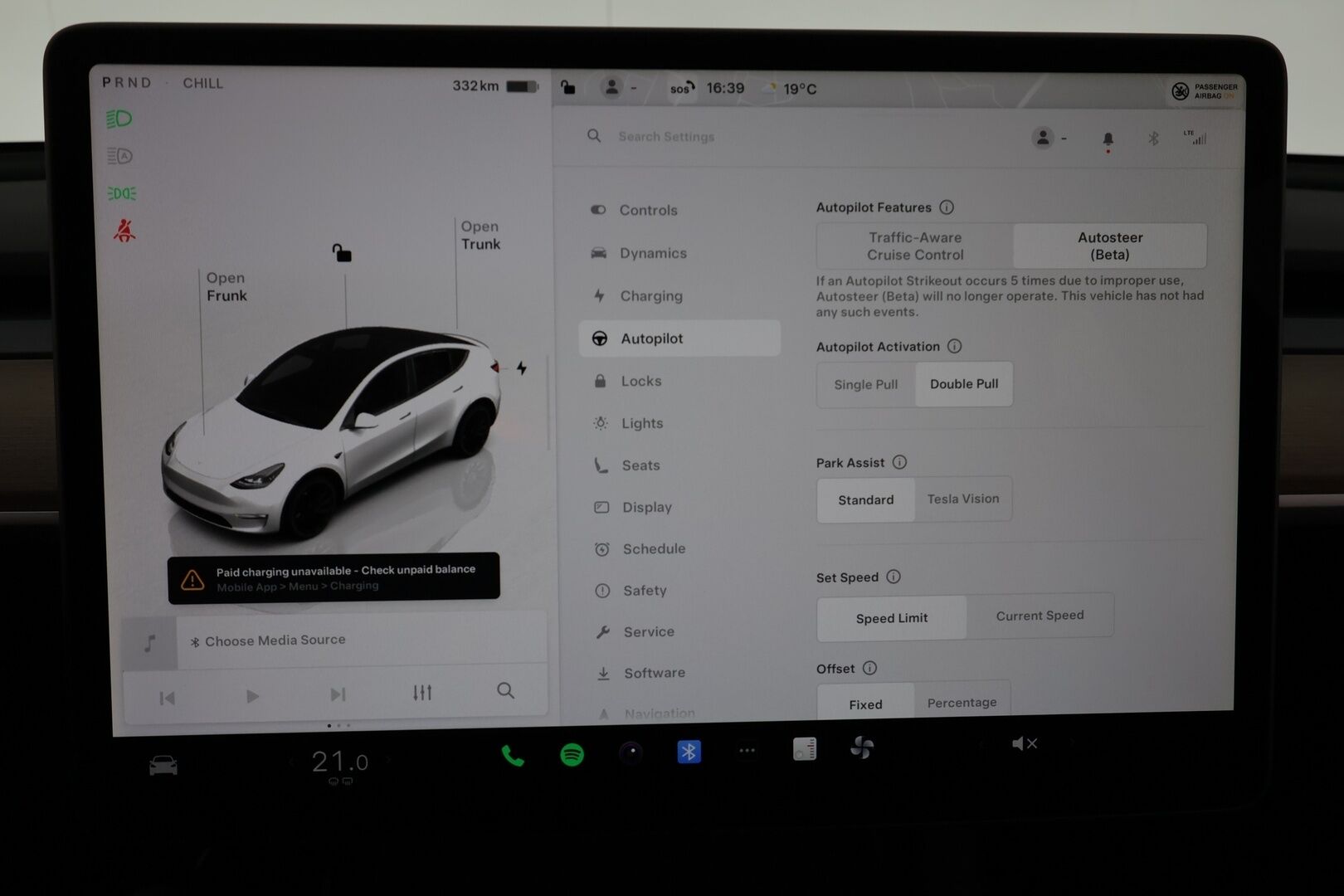 TESLA MODEL Y 2022 Dual Motor Performance ** Lasikatto / Lämpöpumppu / Adapt.Vakkari / Matrix-LED / P.kamera / Muistipenkki / KeylessGO ** - 3,99 % KORKOTARJOUS TÄHÄN AUTOON - Akku Kuntotarkistettu!