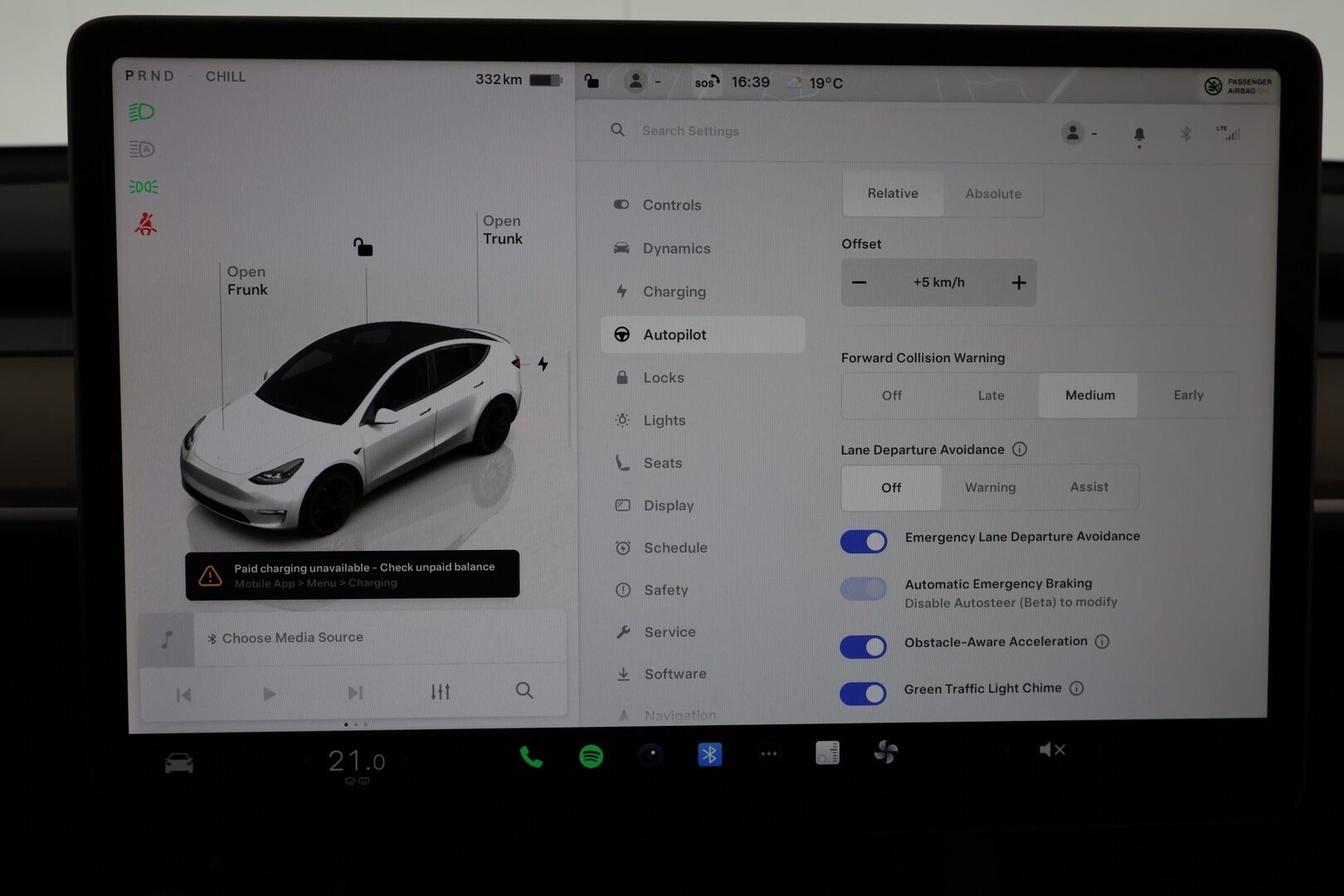TESLA MODEL Y 2022 Dual Motor Performance ** Lasikatto / Lämpöpumppu / Adapt.Vakkari / Matrix-LED / P.kamera / Muistipenkki / KeylessGO ** - 3,99 % KORKOTARJOUS TÄHÄN AUTOON - Akku Kuntotarkistettu!